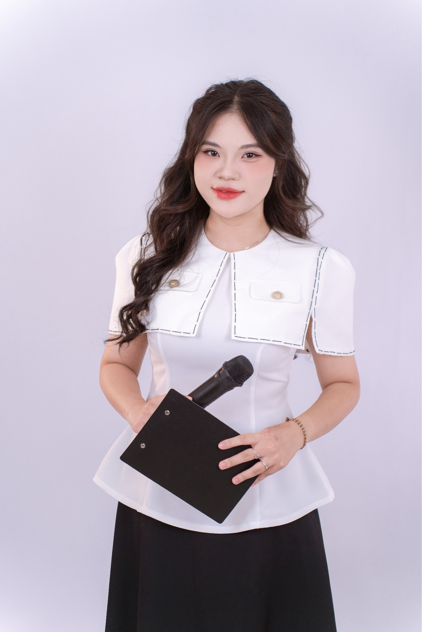 Thùy Trang luôn nỗ lực trau dồi bản thân, từng bước xây dựng hình ảnh một MC - BTV chuyên nghiệp. Thùy Trang luôn nỗ lực trau dồi bản thân, từng bước xây dựng hình ảnh một MC - BTV chuyên nghiệp.