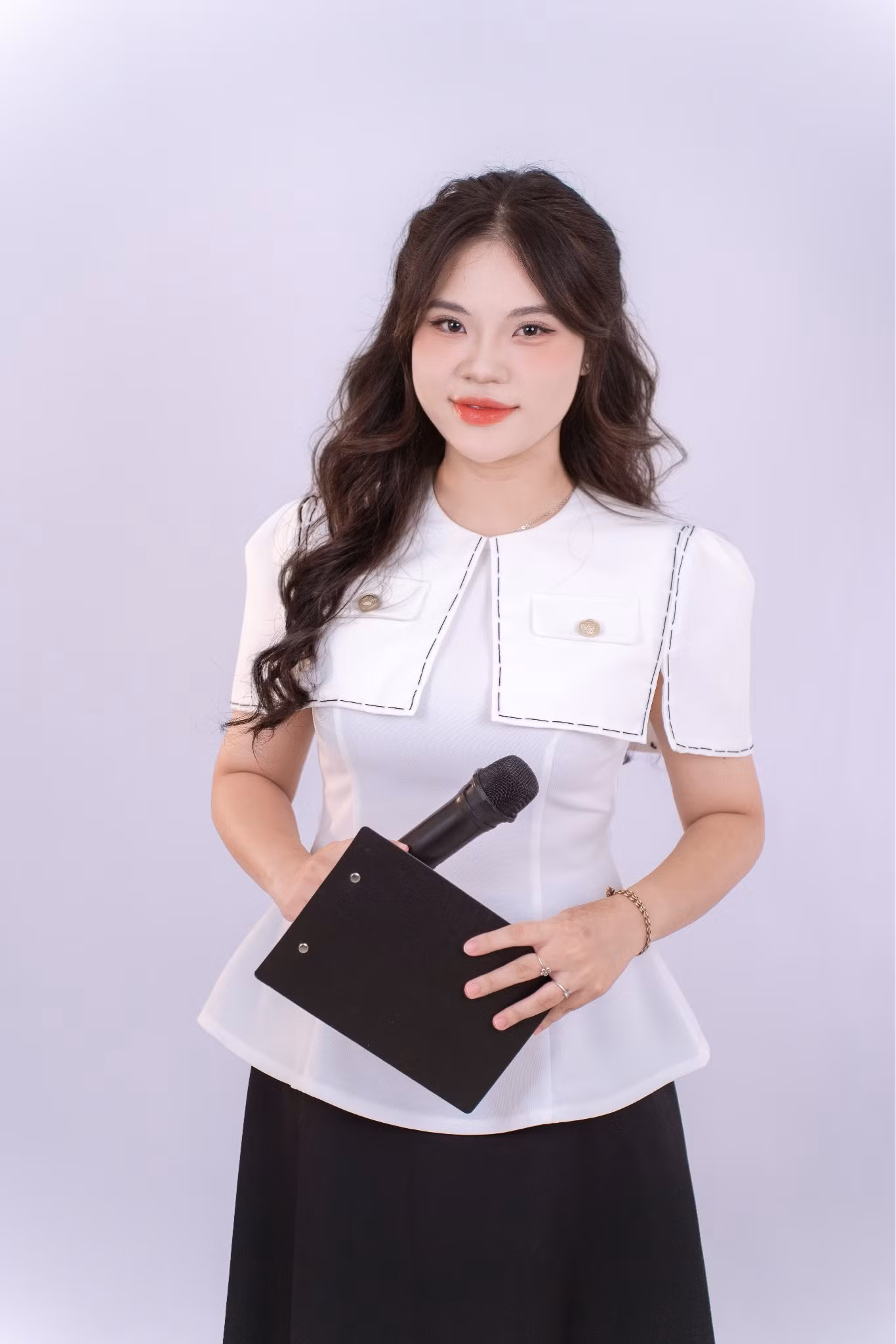 Thùy Trang luôn nỗ lực trau dồi bản thân, từng bước xây dựng hình ảnh một MC - BTV chuyên nghiệp. Thùy Trang luôn nỗ lực trau dồi bản thân, từng bước xây dựng hình ảnh một MC - BTV chuyên nghiệp.