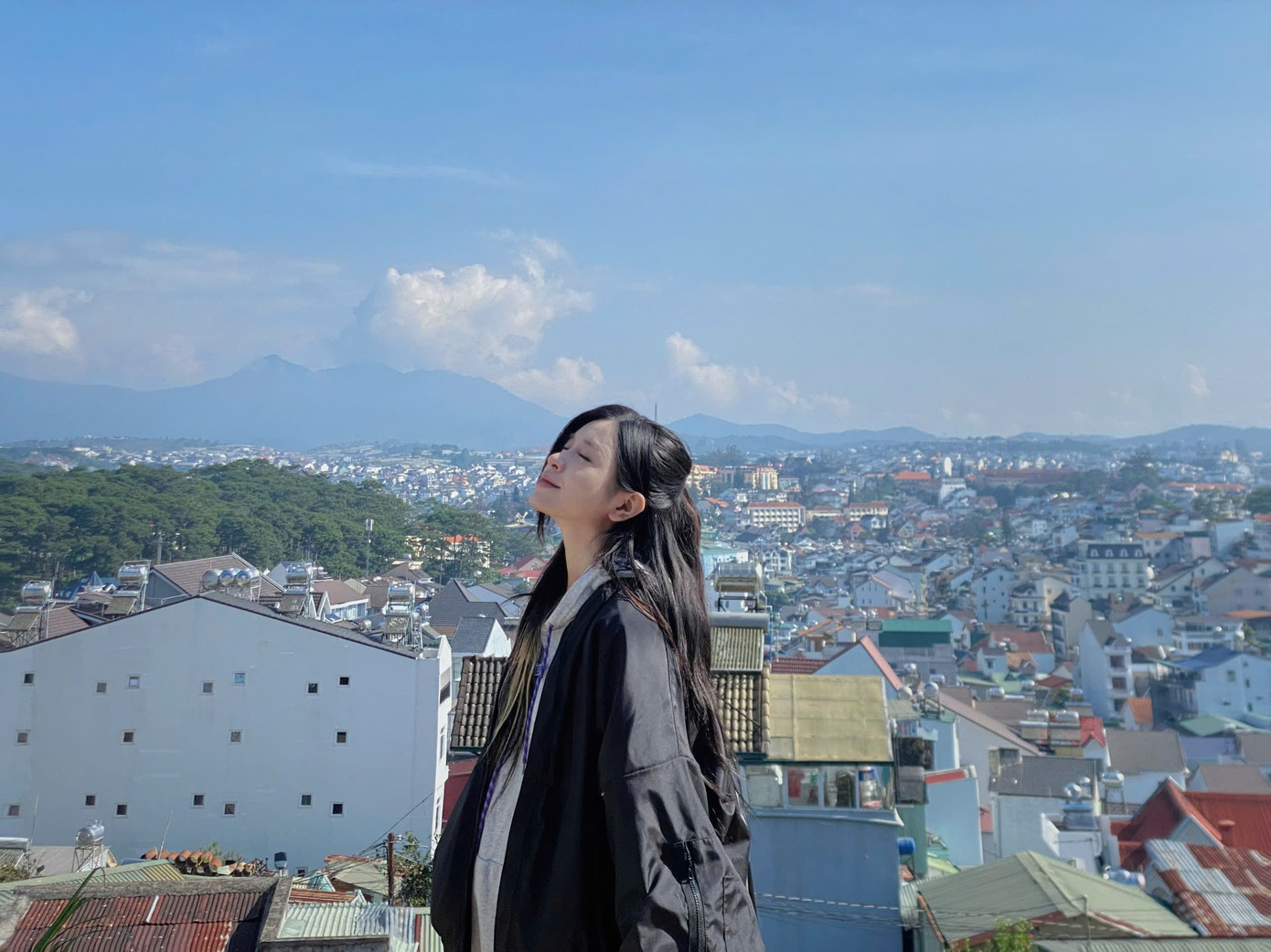 Diệu Yến không còn xem hội họa là một sở thích bên lề, mà là một kỹ năng bổ trợ quan trọng cho ngành học và nghề nghiệp tương lai. Diệu Yến không còn xem hội họa là một sở thích bên lề, mà là một kỹ năng bổ trợ quan trọng cho ngành học và nghề nghiệp tương lai.