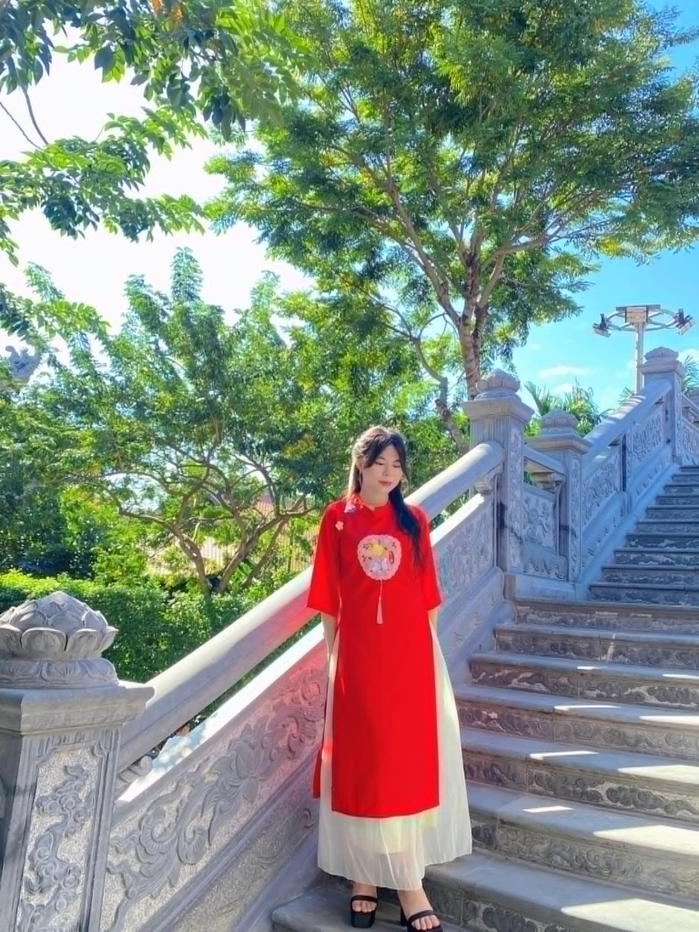 Thùy Giang bày tỏ nên lì xì online cho những người ở xa, còn gia đình và những người ở gần vẫn nên gửi lời chúc trực tiếp.