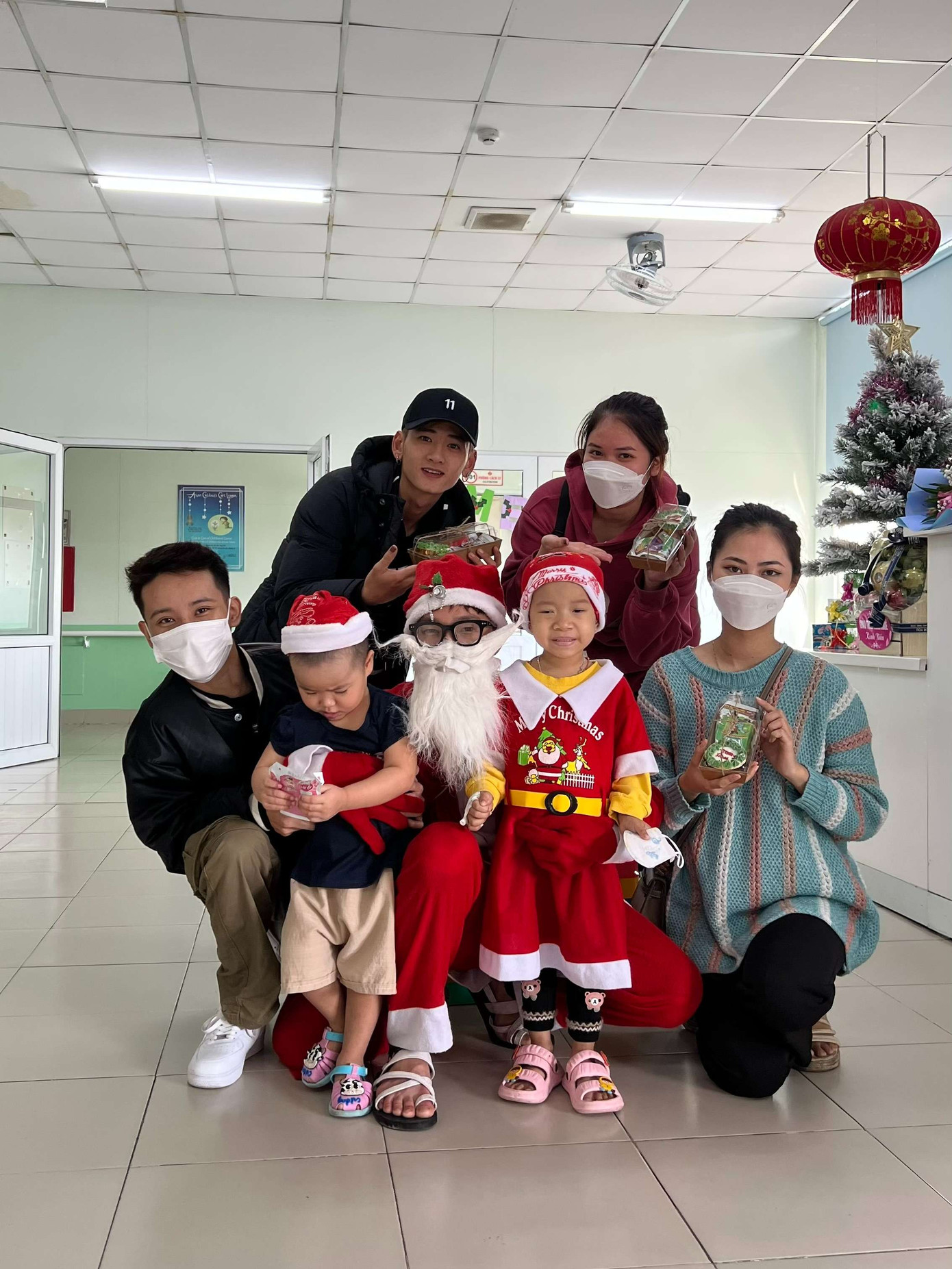 Mang yêu thương và hình ảnh “Huế tử tế” đến với mọi người.