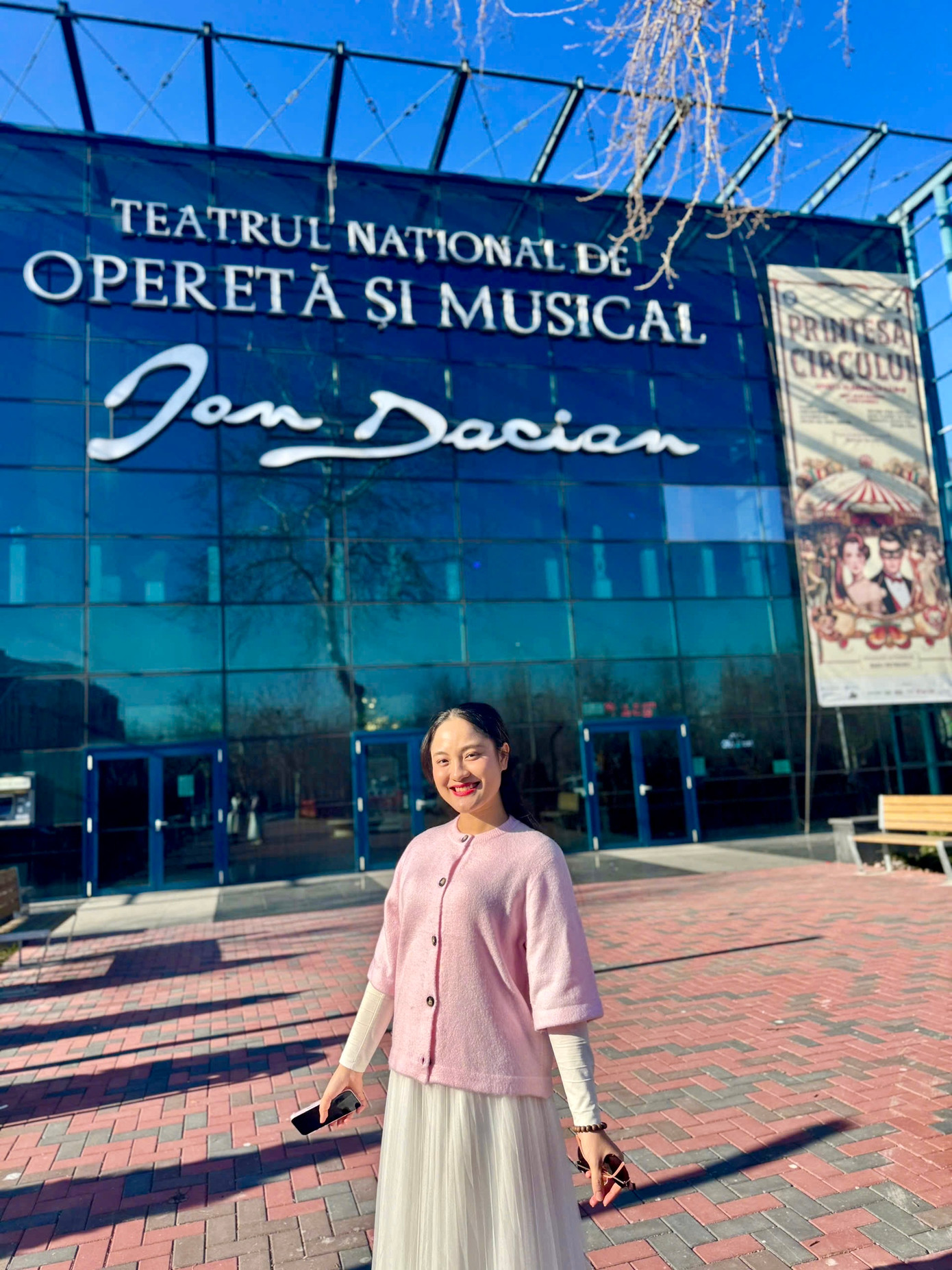 Thu Lương tại nhà hát Teatrul Național de Operetă și Musical "Ion Dacian" Romania.