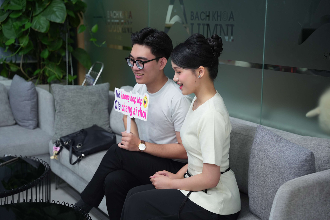 Với đam mê trong lĩnh vực nói trước công chúng, Minh Nga hướng đến phong cách đĩnh đạc và đằm thắm. Tuy nhiên, cô khẳng định việc trau dồi tại Học viện Ngoại giao vẫn là nhiệm vụ chính. Với đam mê trong lĩnh vực nói trước công chúng, Minh Nga hướng đến phong cách đĩnh đạc và đằm thắm. Tuy nhiên, cô khẳng định việc trau dồi tại Học viện Ngoại giao vẫn là nhiệm vụ chính.