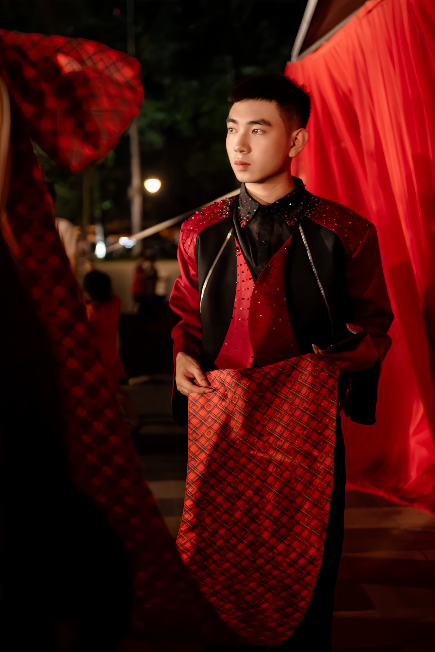 Ngọn lửa đam mê thời trang được nhen nhóm từ những ngày thơ bé. Ngọn lửa đam mê thời trang được nhen nhóm từ những ngày thơ bé.