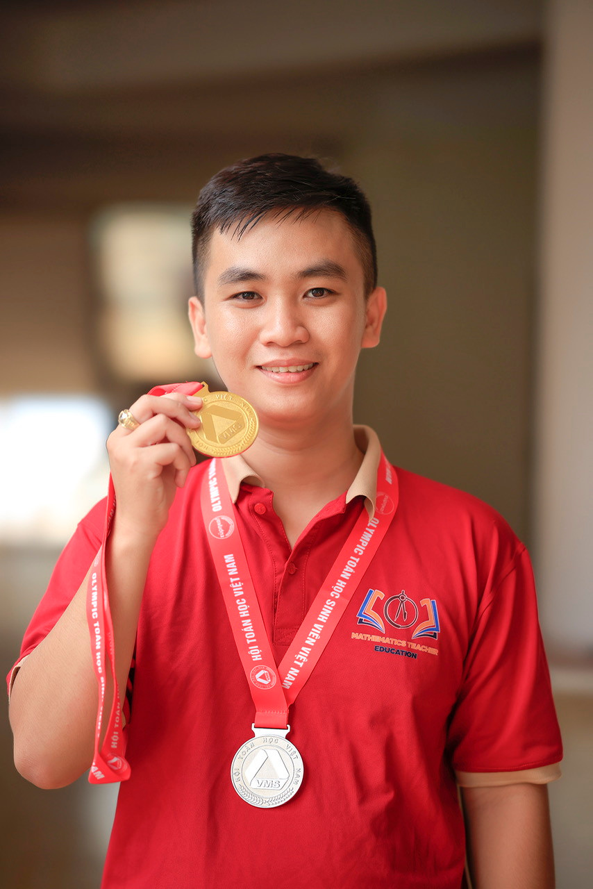 Việt Tỉnh xuất sắc giành 1 Huy chương Vàng và 1 Huy chương Bạc tại Olympic Toán sinh viên toàn quốc 2023. Việt Tỉnh xuất sắc giành 1 Huy chương Vàng và 1 Huy chương Bạc tại Olympic Toán sinh viên toàn quốc 2023.