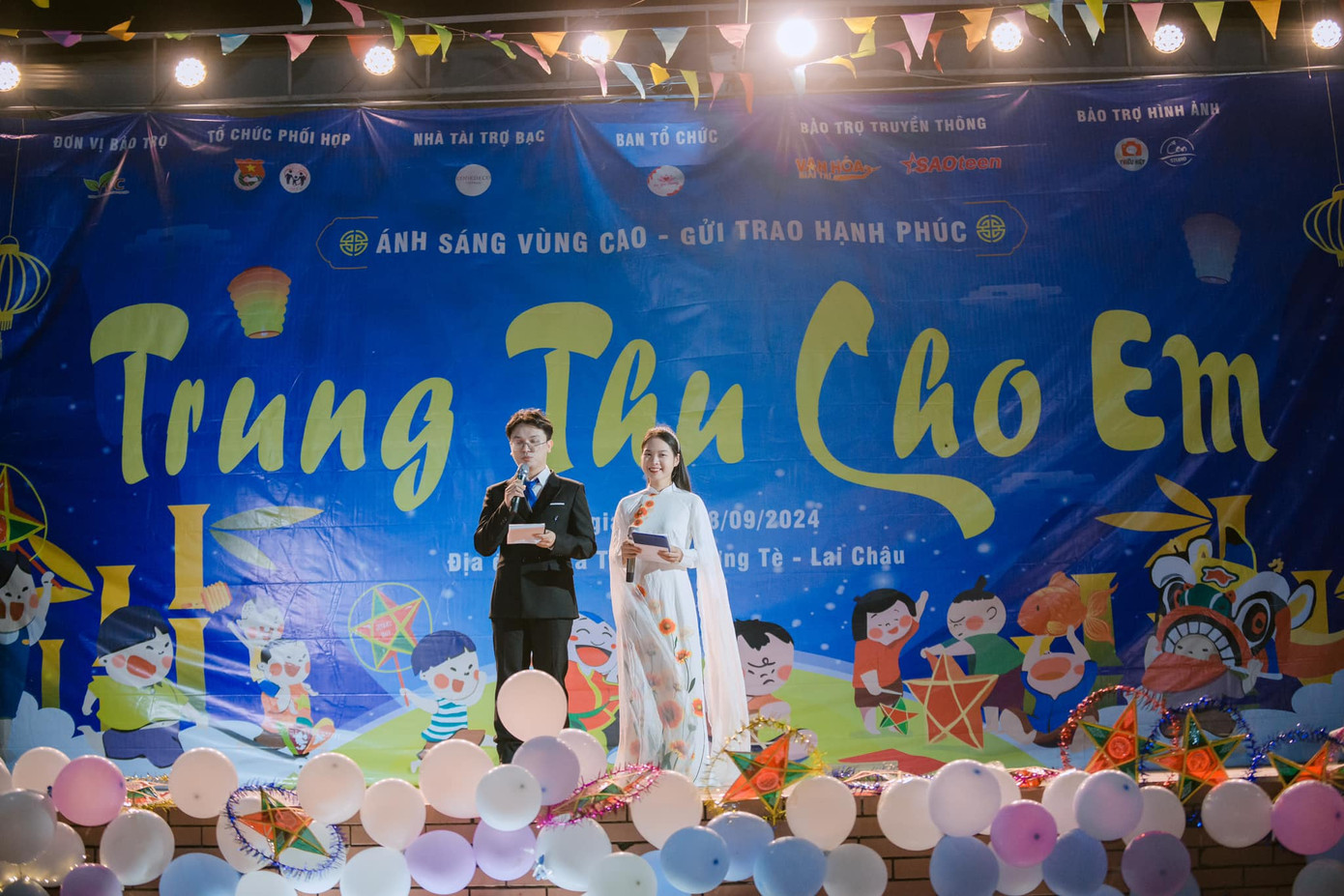 Hồng Hoa dành thời gian tham gia các chương trình thiện nguyện, gửi gắm sự chân thành thông qua từng câu dẫn.