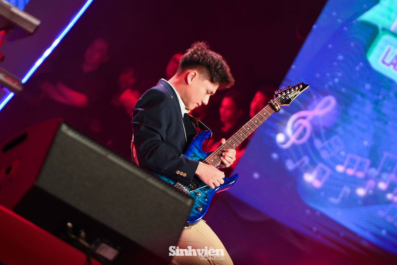 Với sự đầu tư kỹ lưỡng và công phu từ ban tổ chức, đặc biệt là chất lượng âm thanh, ánh sáng đỉnh cao của chương trình, các bạn học sinh tham gia biểu diễn như được tiếp thêm sức mạnh, được "chắp cánh" để thỏa sức tỏa sáng tài năng và niềm đam mê âm nhạc của mình trên sân khấu lớn.