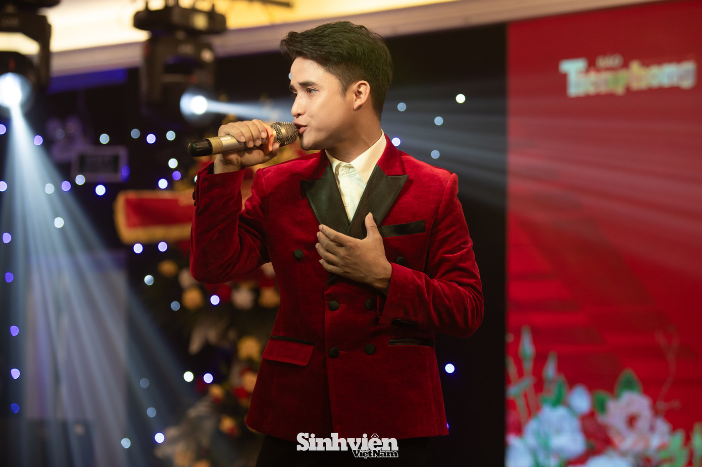 Với chất giọng nội lực và giàu cảm xúc, Hồ Văn Kãnh đã mang đến những tiết mục văn nghệ đặc sắc. Anh đã thể hiện xuất sắc những ca khúc ca ngợi tình yêu quê hương, đất nước, con người Việt Nam (ca khúc Một vòng Việt Nam, Đôi chân trần...) như một món quà tri ân sâu sắc gửi đến những người làm báo - những người chiến sĩ trên mặt trận tư tưởng văn hóa. Tiếng hát của Hồ Văn Kãnh đã làm không khí của buổi gặp mặt thêm phần sôi nổi và ý nghĩa, để lại nhiều cảm xúc đẹp trong lòng khán giả.