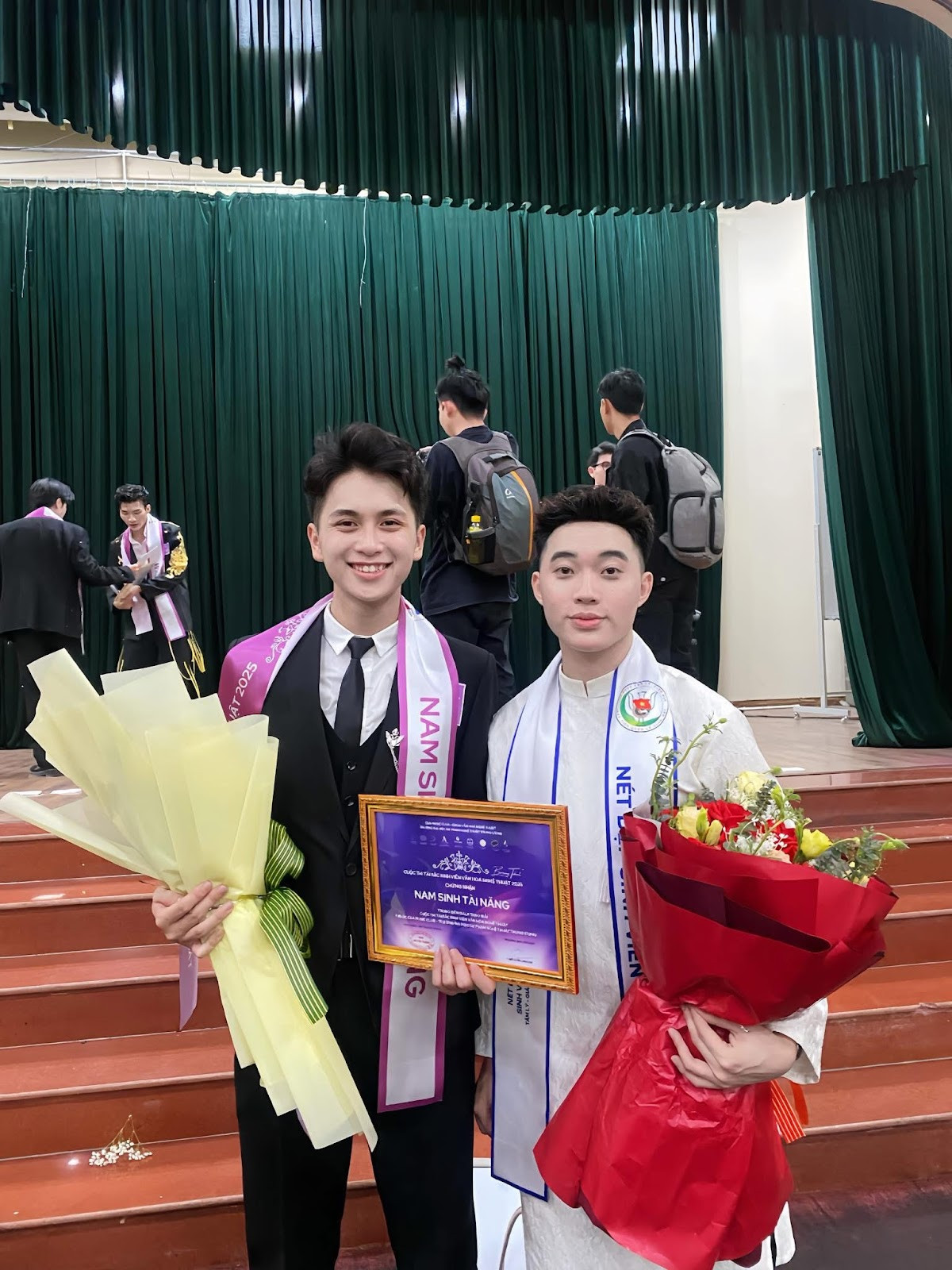 Văn Thành và huấn luyện viên Nguyễn Tiến Đạt.