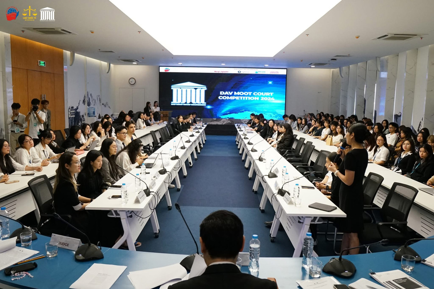 Sinh viên Học viện Ngoại giao tham gia phiên toà giả định - gắn kết lý luận và thực tiễn. Sinh viên Học viện Ngoại giao tham gia phiên toà giả định - gắn kết lý luận và thực tiễn.