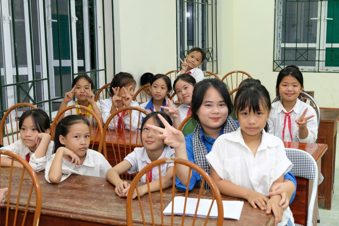 Hà An cùng các em nhỏ tại chiến dịch Mùa hè xanh. Hà An cùng các em nhỏ tại chiến dịch Mùa hè xanh.