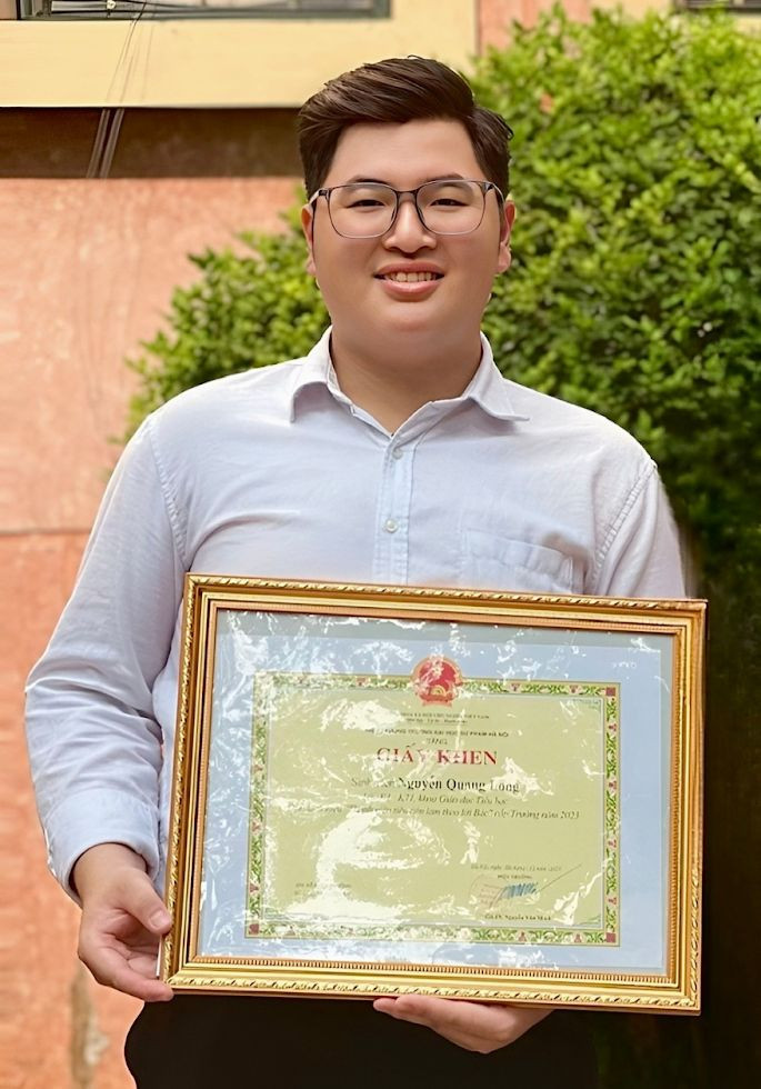 Quang Long vinh dự nhận Giấy khen Thanh niên Tiên tiến làm theo lời Bác, khẳng định tinh thần rèn luyện, cống hiến và noi theo tư tưởng Hồ Chí Minh. Quang Long vinh dự nhận Giấy khen Thanh niên Tiên tiến làm theo lời Bác, khẳng định tinh thần rèn luyện, cống hiến và noi theo tư tưởng Hồ Chí Minh.