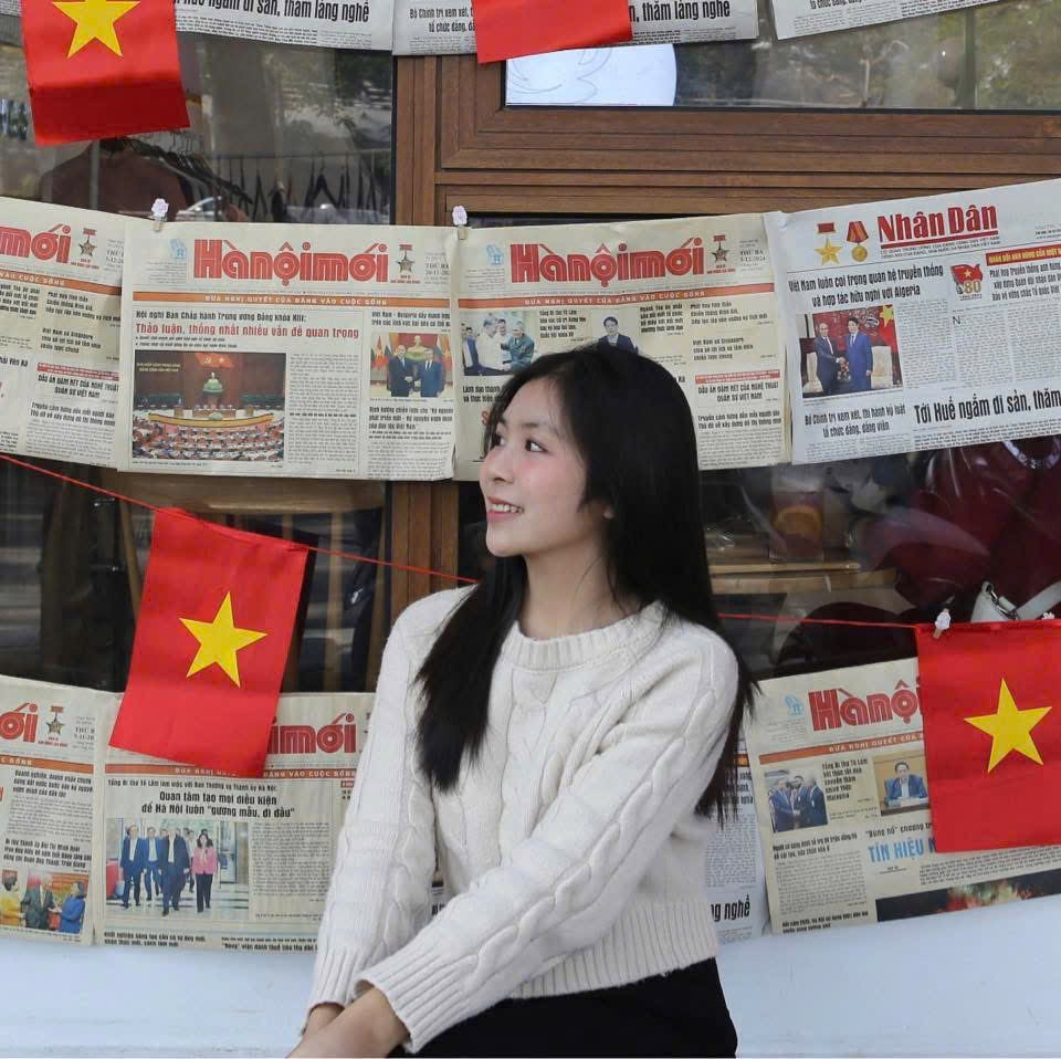 Theo Như Quỳnh, ngày Giỗ Tổ đối với một người yêu lịch sử như cô chính là thời điểm lý tưởng để cô tìm hiểu nhiều hơn về truyền thống văn hoá của dân tộc. Theo Như Quỳnh, ngày Giỗ Tổ đối với một người yêu lịch sử như cô chính là thời điểm lý tưởng để cô tìm hiểu nhiều hơn về truyền thống văn hoá của dân tộc.