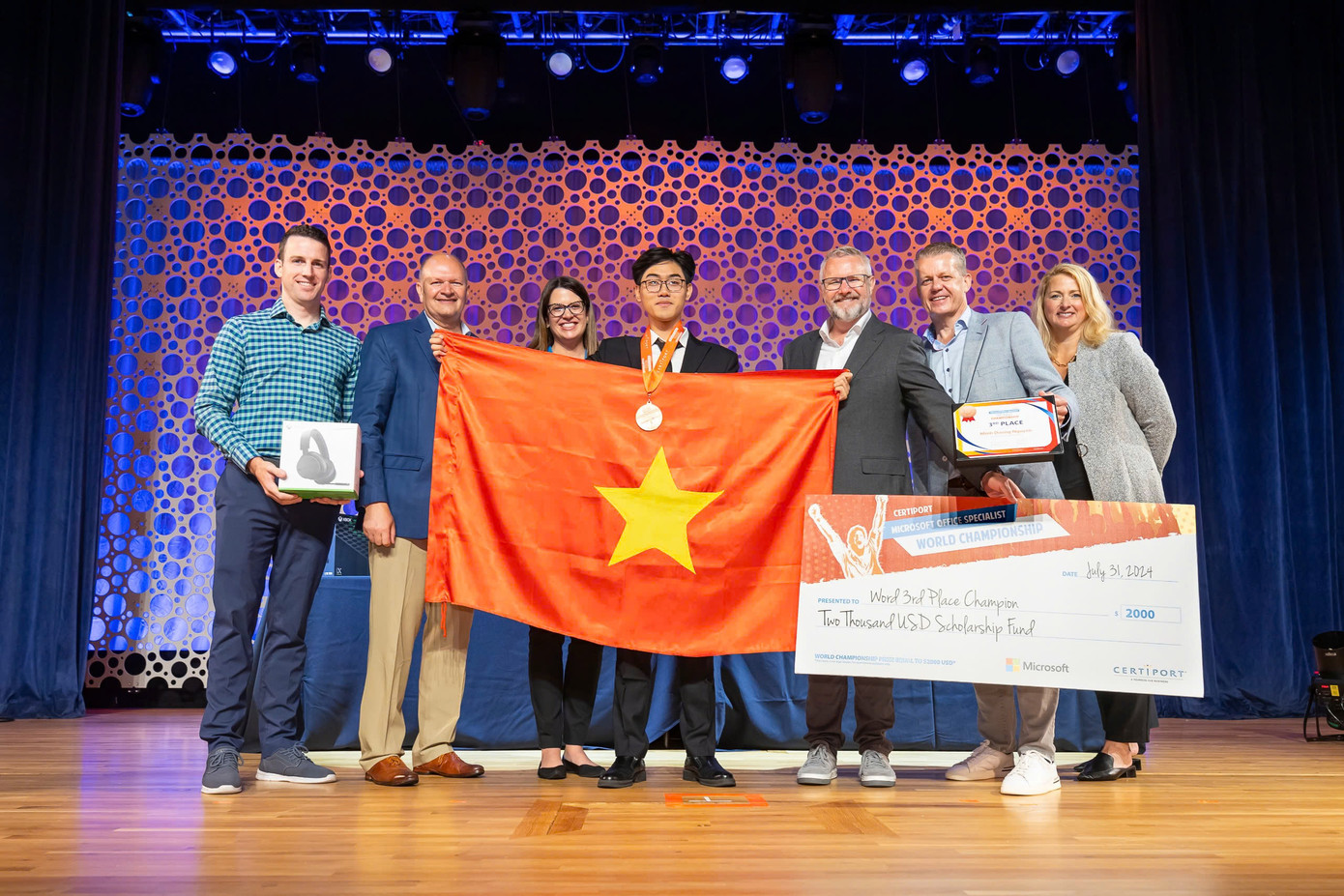 Minh Dương giành Huy chương Đồng tại cuộc thi MOS World Championship 2024.