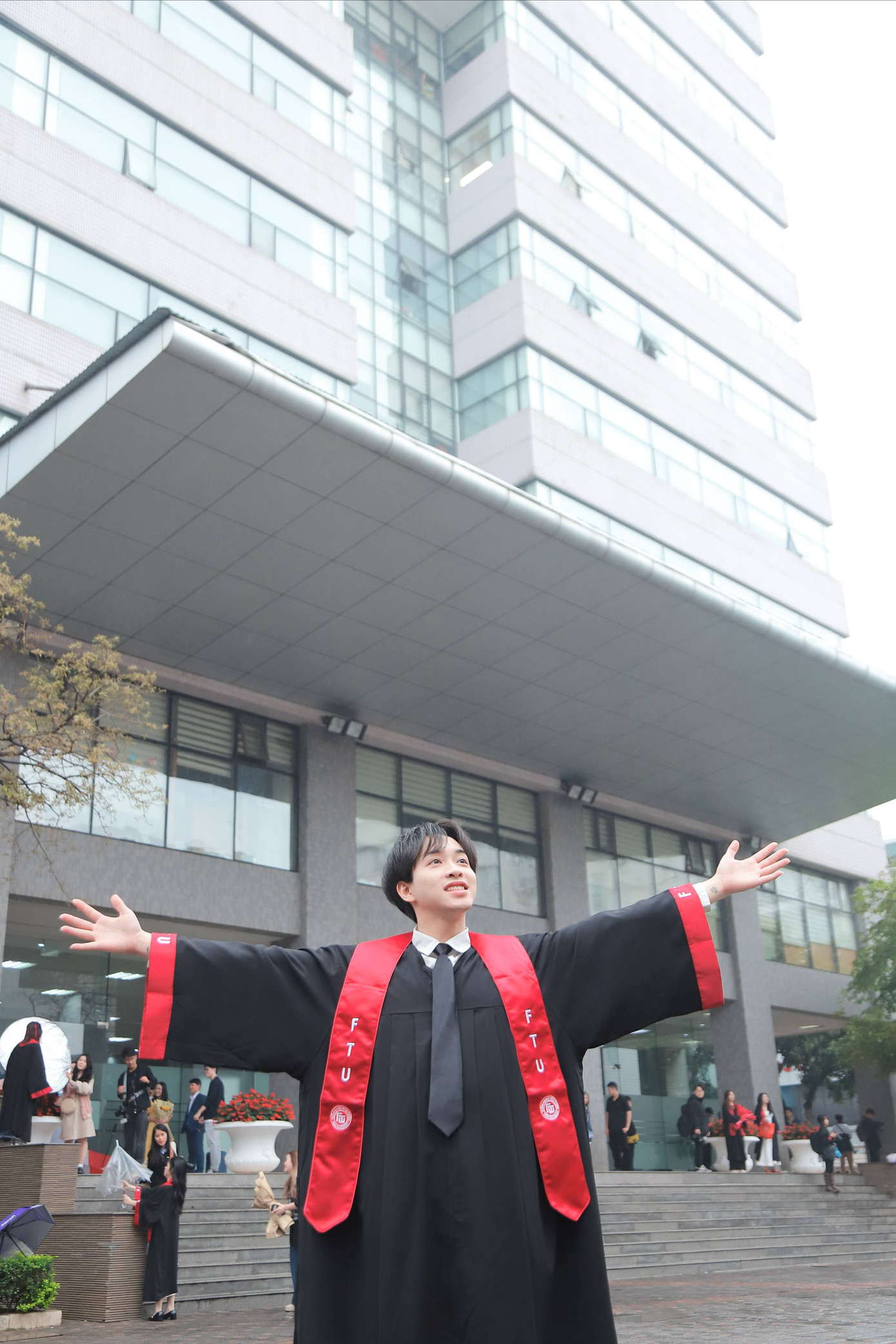 Tốt nghiệp không phải điểm dừng: Trần Tuấn Anh tiếp tục hành trình phát triển bản thân, khẳng định năng lực trong môi trường ngân hàng chuyên nghiệp.