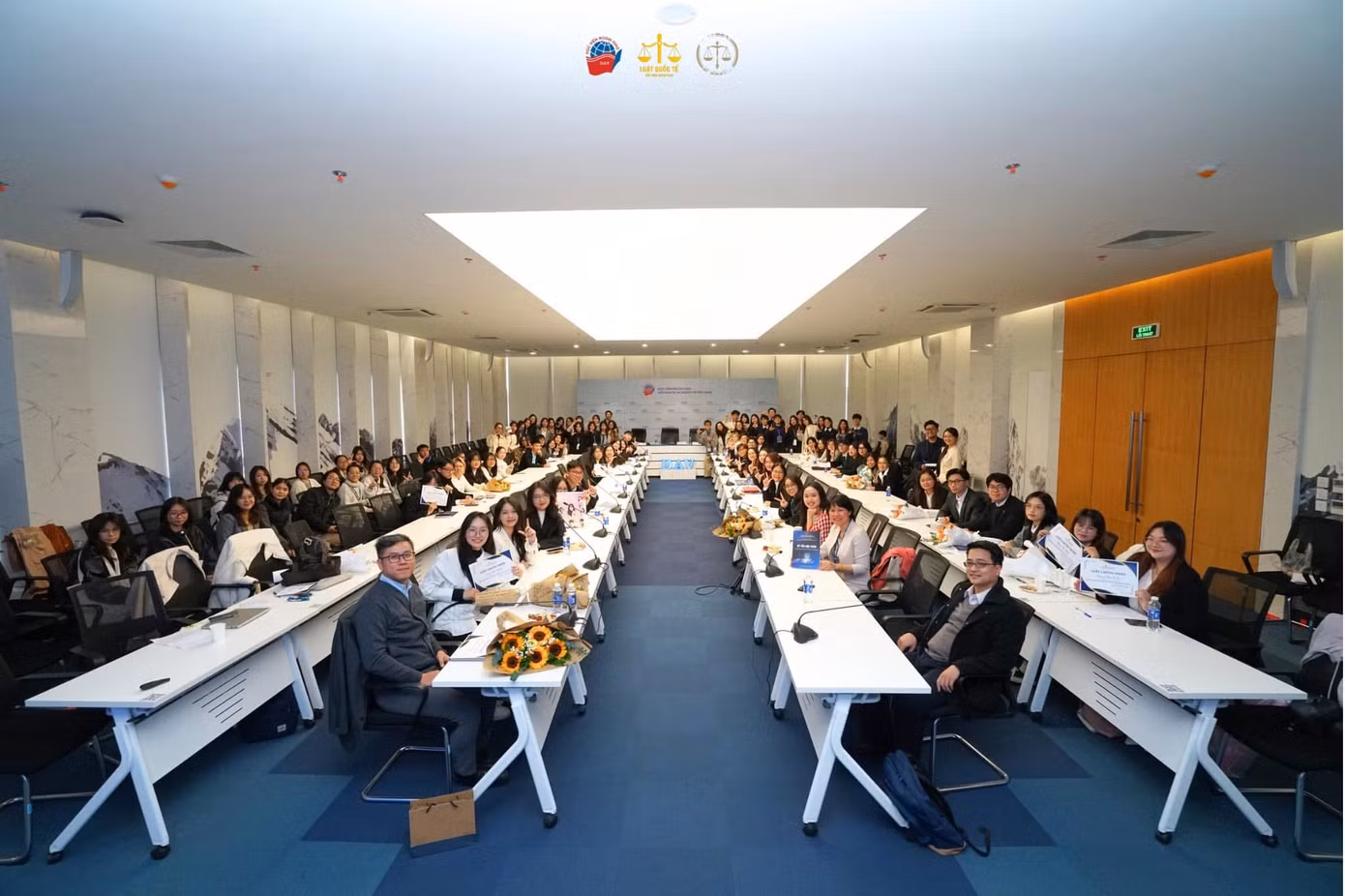 Hội thảo nghiên cứu khoa học.