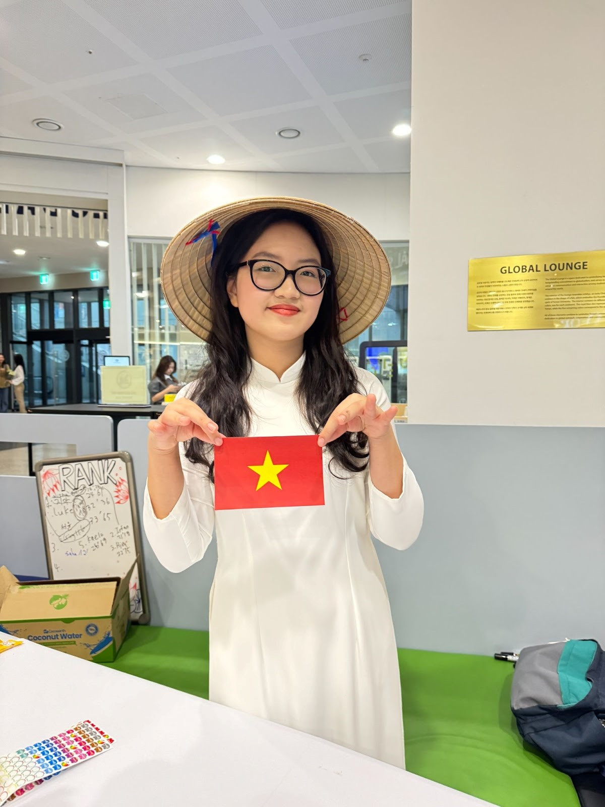 Khánh Vi tham gia sự kiện "Vietnam Day" với vai trò hỗ trợ sự kiện.