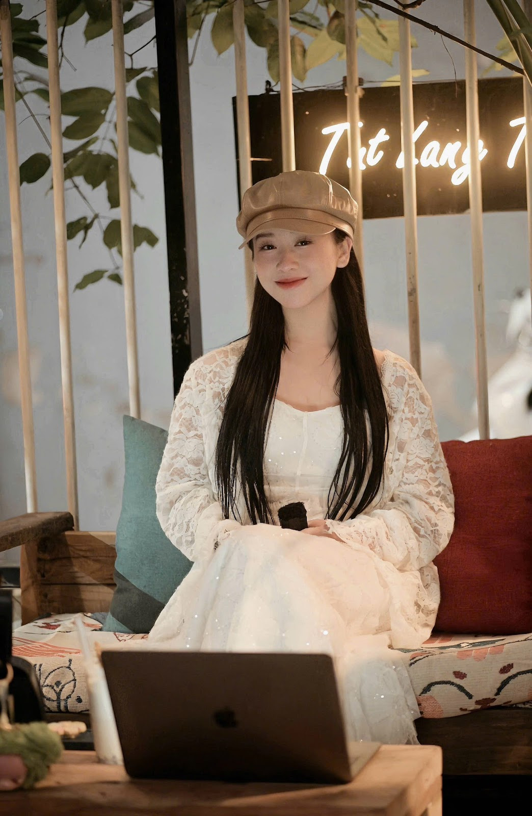 Nụ cười dịu dàng của Yến Nhi cùng năng lượng tích cực lan toả đến mọi người. Nụ cười dịu dàng của Yến Nhi cùng năng lượng tích cực lan toả đến mọi người.