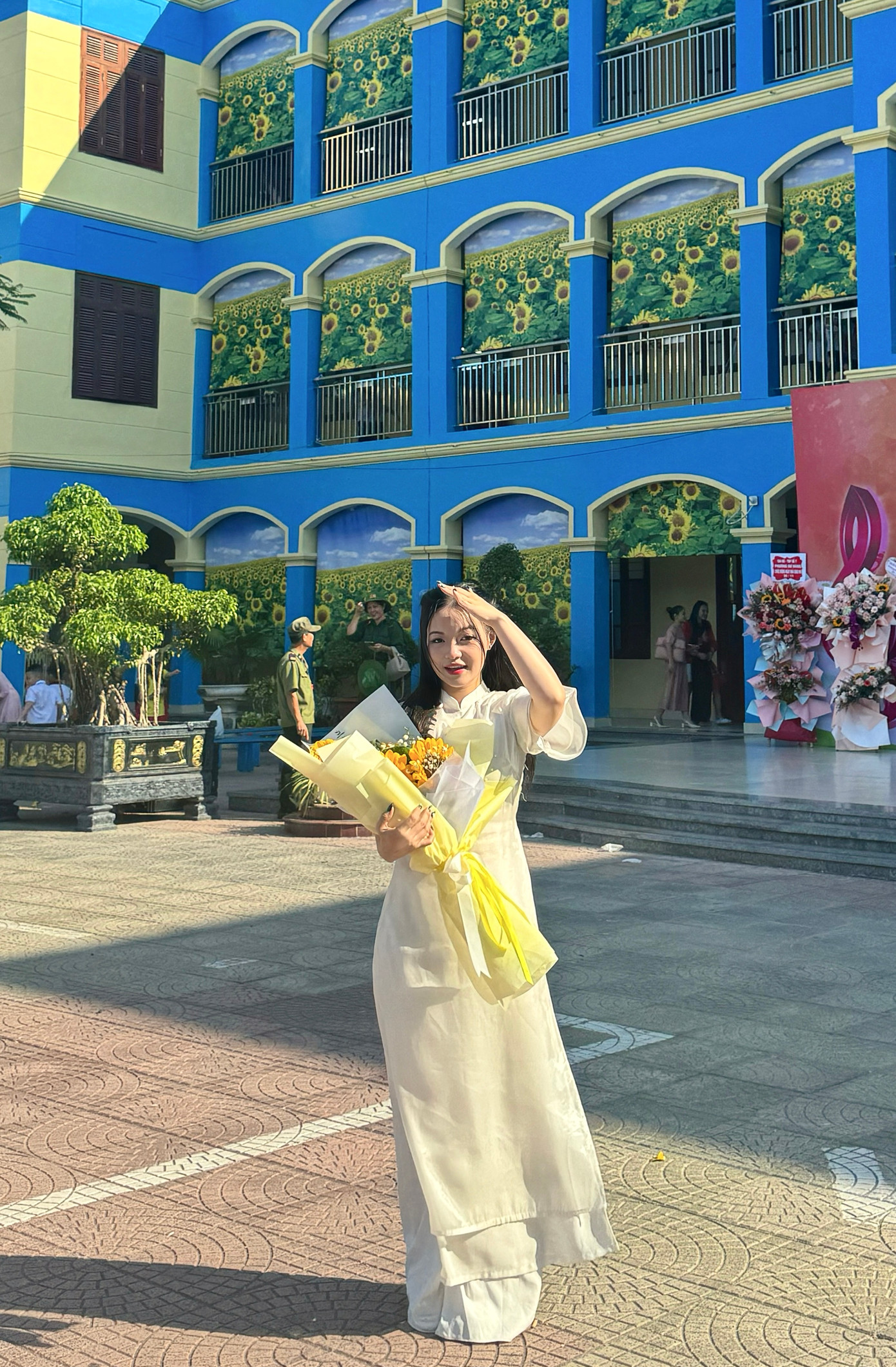 Lê Hồng Vân (sinh năm 2003) hiện là sinh viên năm cuối ngành Sư phạm, khoa Giáo dục Tiểu học và Mầm non tại Trường Đại học Hải Phòng. Lê Hồng Vân (sinh năm 2003) hiện là sinh viên năm cuối ngành Sư phạm, khoa Giáo dục Tiểu học và Mầm non tại Trường Đại học Hải Phòng.