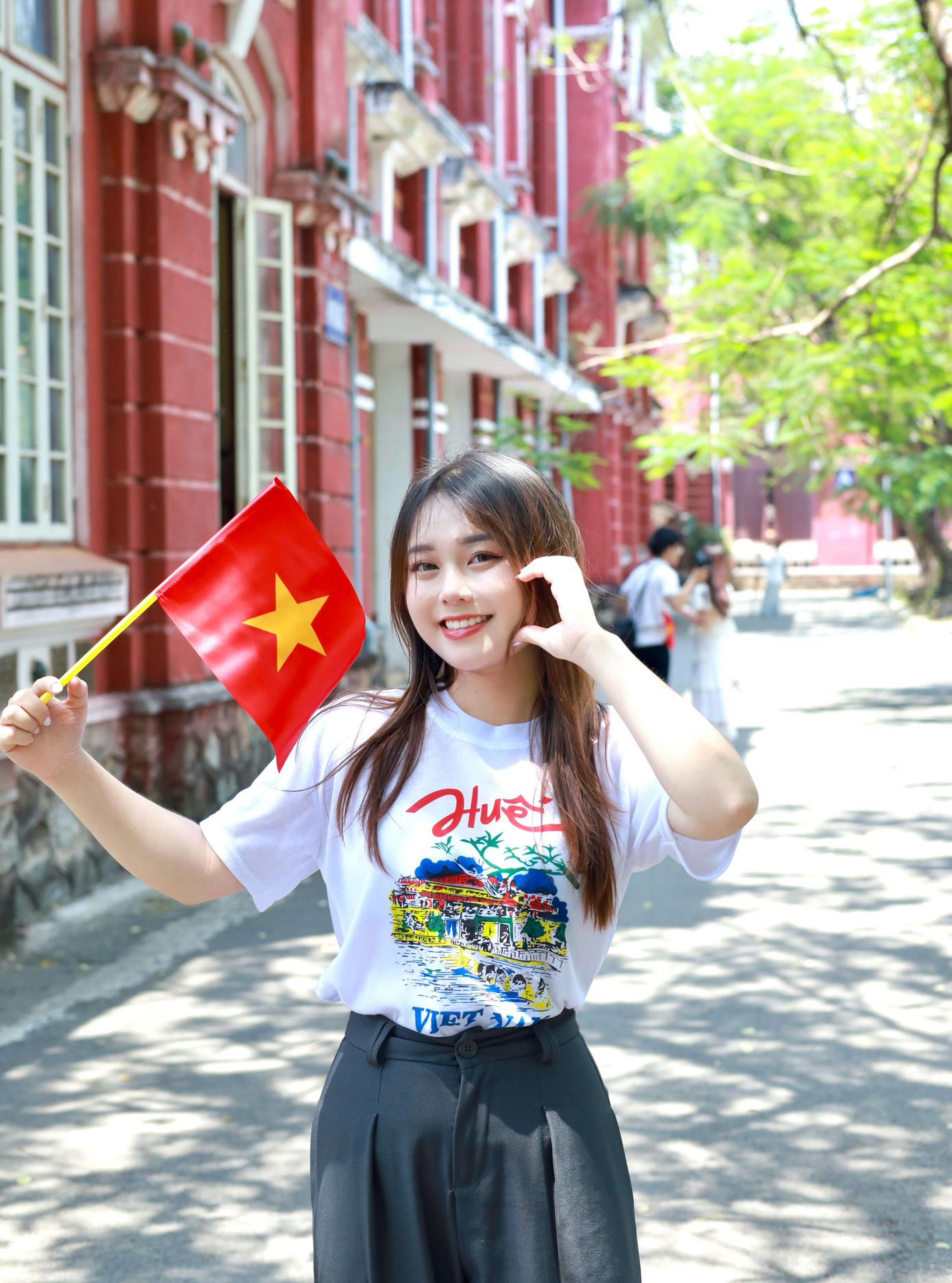 Các bạn trẻ gửi gắm tình yêu nước qua những điều nhỏ bé, gần gũi.