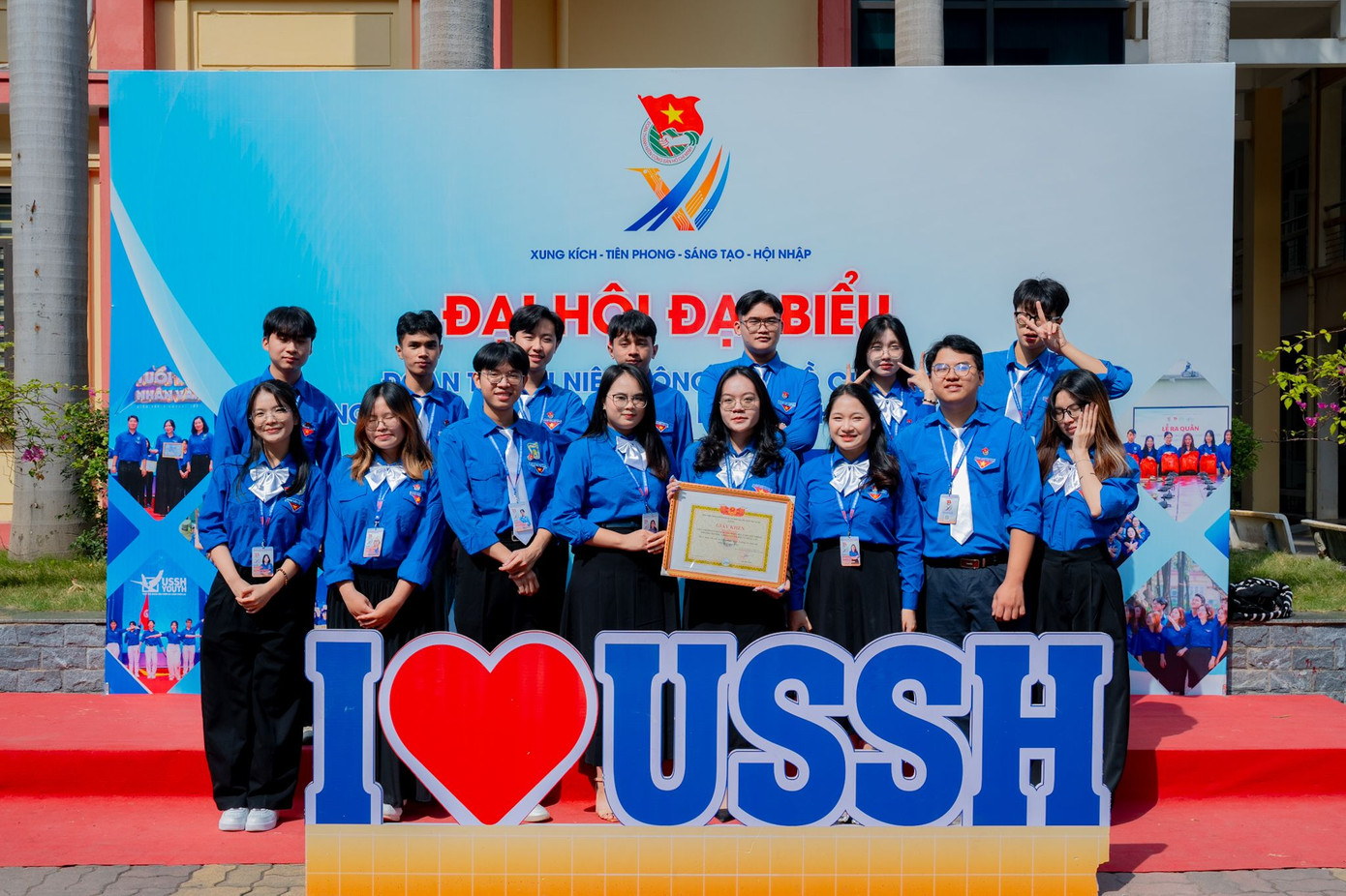 Hà Thành là đại biểu tham dự Đại hội đại biểu Đoàn Thanh niên Trường Đại học Khoa học Xã hội và Nhân văn. Hà Thành là đại biểu tham dự Đại hội đại biểu Đoàn Thanh niên Trường Đại học Khoa học Xã hội và Nhân văn.