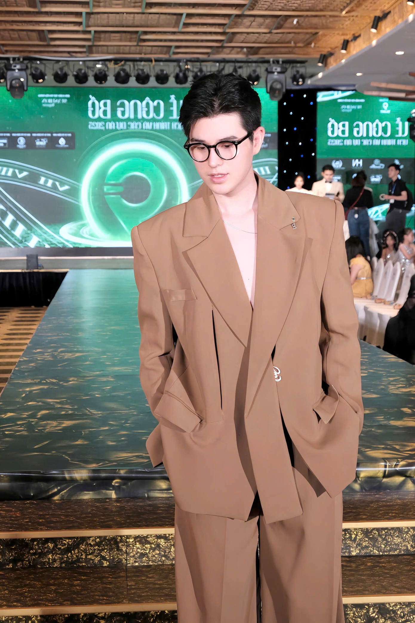 Với tinh thần đổi mới, Bình đã chủ biên hai bộ sách được đông đảo độc giả đón nhận, chạm mốc hơn 25.000 lượt phát hành.