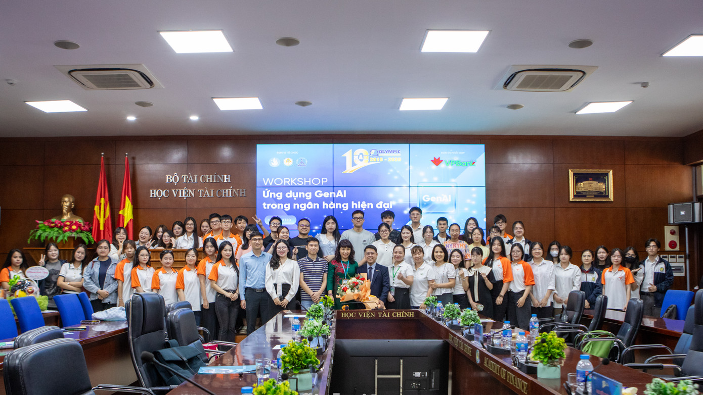 Workshop có sự tham dự của bà Vũ Hương Giang, đại diện Ngân hàng Thương mại Cổ phần Việt Nam Thịnh Vượng (VPBank); Tiến sĩ Đoàn Quang Hưng (Trường Đại học Ngoại thương). Về phía Học viện Tài chính, có sự hiện diện của PGS. TS Nguyễn Mạnh Thiều, Phó Giám đốc Học viện Tài chính; Nhà giáo Ưu tú, PGS. TS Trương Thị Thủy, Phó Giám đốc Học viện (tham dự trực tuyến) cùng đông đảo lãnh đạo các khoa, phòng ban và sinh viên.