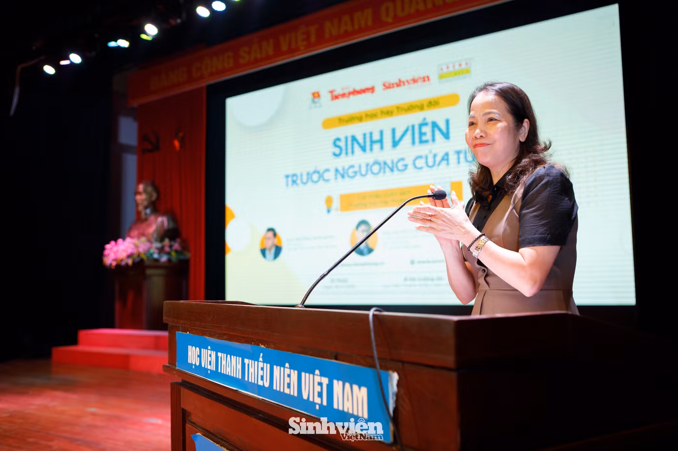 TS Trần Thị Tuyết Nhung gửi lời cảm ơn báo Tiền Phong, Hệ thống Đào tạo Arena Multimedia vì đã đồng hành cùng Học viện trong hành trình trang bị tri thức và kỹ năng cho sinh viên.