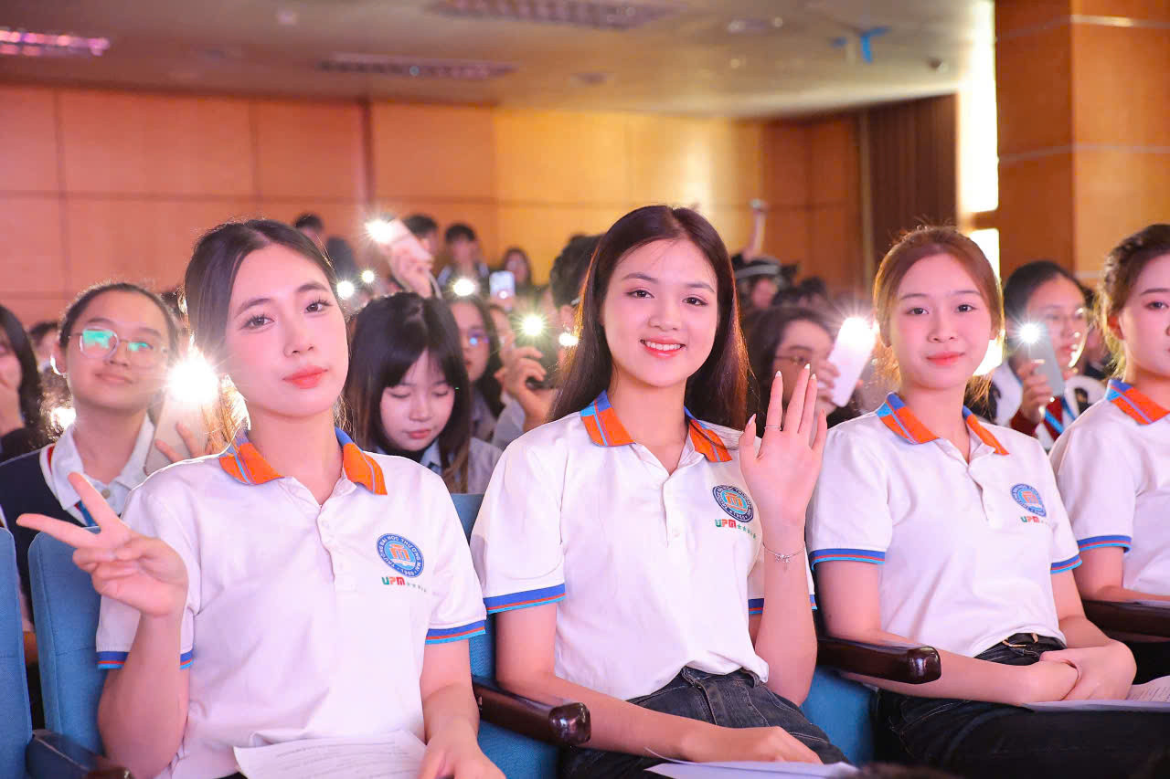 Các thí sinh khoe sắc tại Ngày hội Tuyển sinh Hoa hậu Việt Nam 2024. Các thí sinh khoe sắc tại Ngày hội Tuyển sinh Hoa hậu Việt Nam 2024.