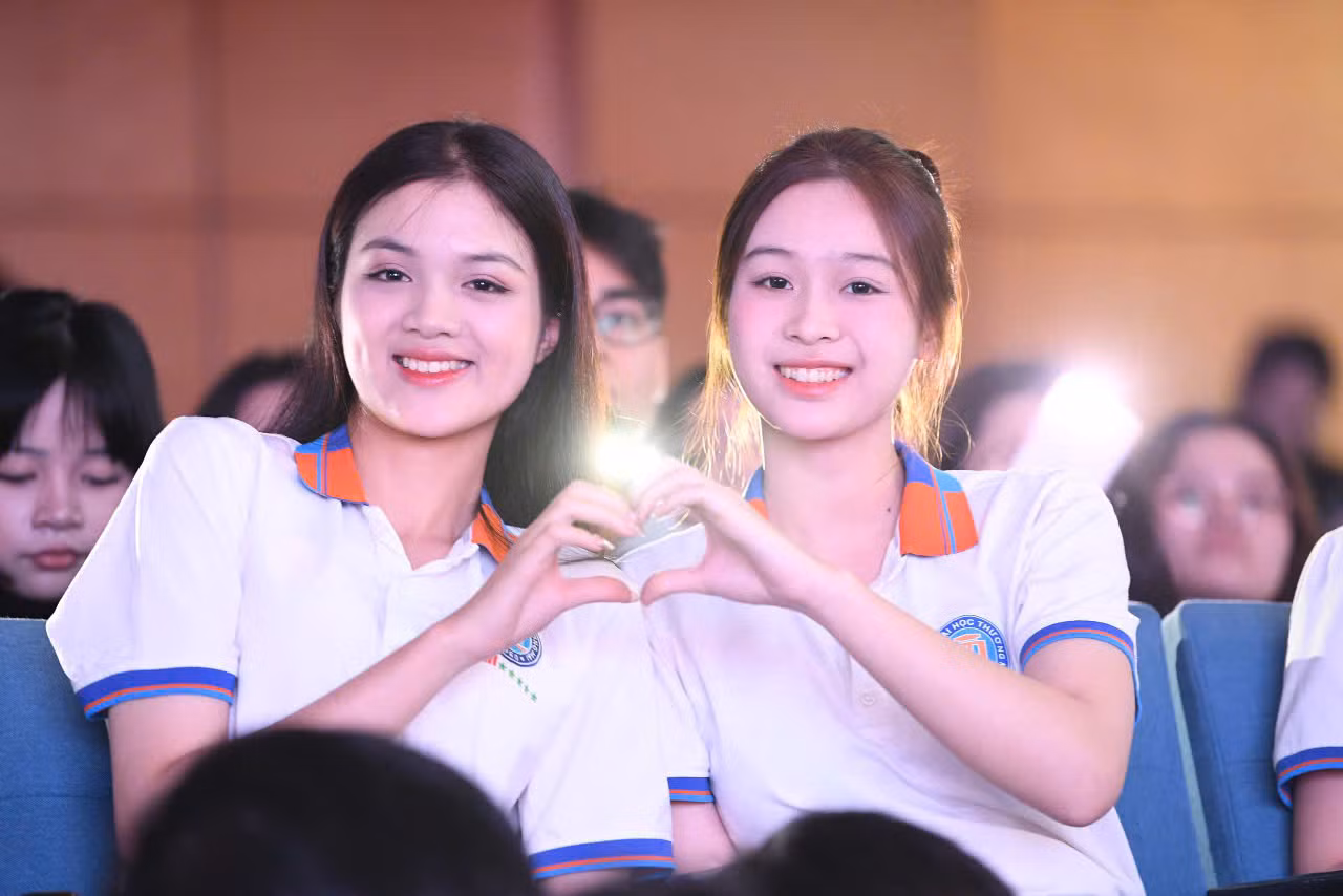Các thí sinh khoe sắc tại Ngày hội Tuyển sinh Hoa hậu Việt Nam 2024.