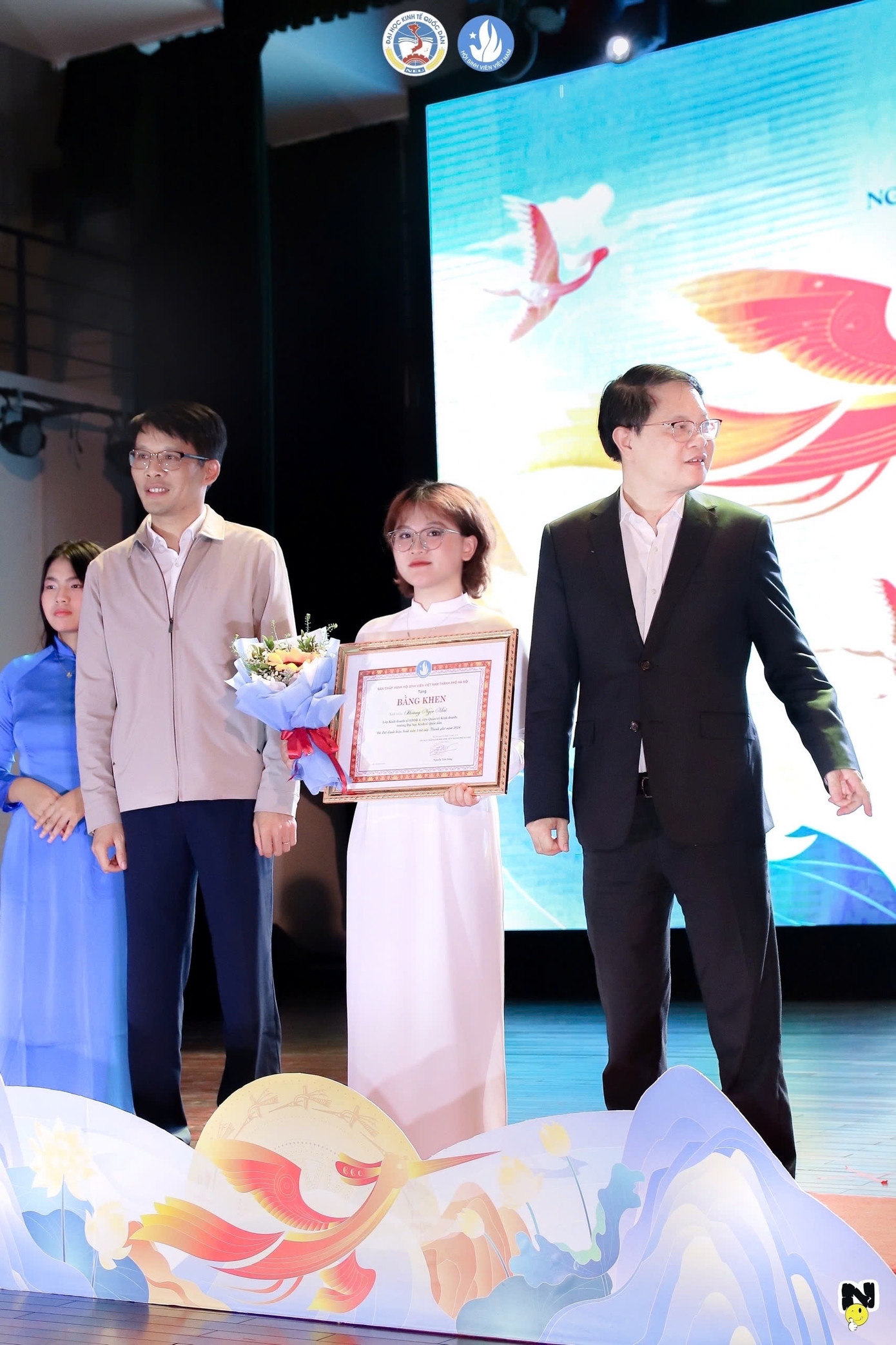 Hà Thu được trao Bằng khen Danh hiệu Sinh viên 5 Tốt cấp Thành phố năm học 2023-2024. Hà Thu được trao Bằng khen Danh hiệu Sinh viên 5 Tốt cấp Thành phố năm học 2023-2024.