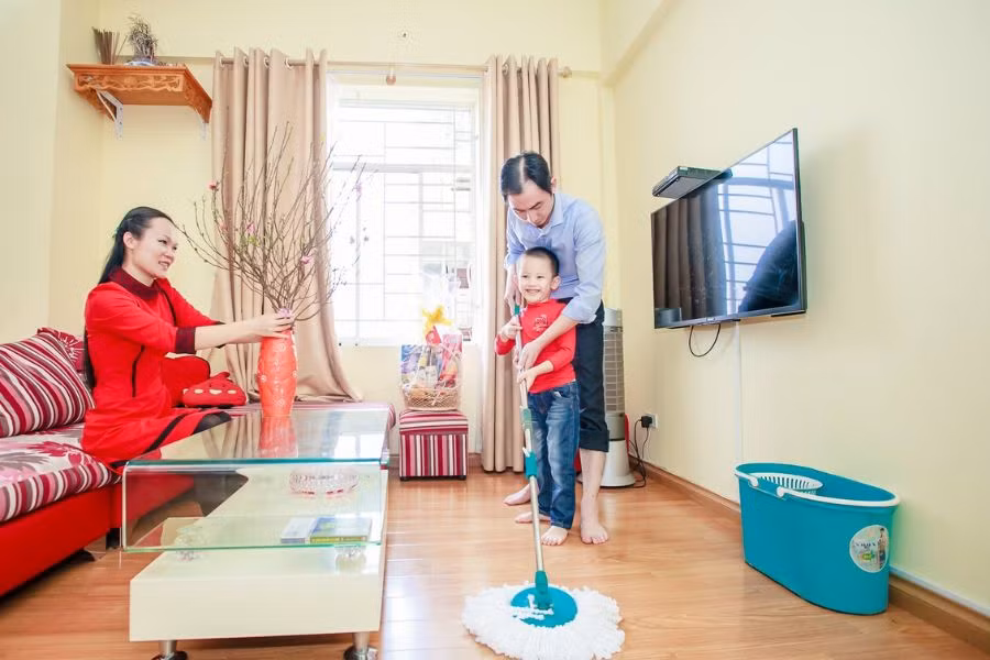 Dẫu vậy, để tránh gặp những chuyện không đáng có khi cận kề năm mới, việc dọn dẹp nhà cửa nên được đón nhận thoải mái hơn và thực hiện có kế hoạch khoa học (Ảnh mạng).