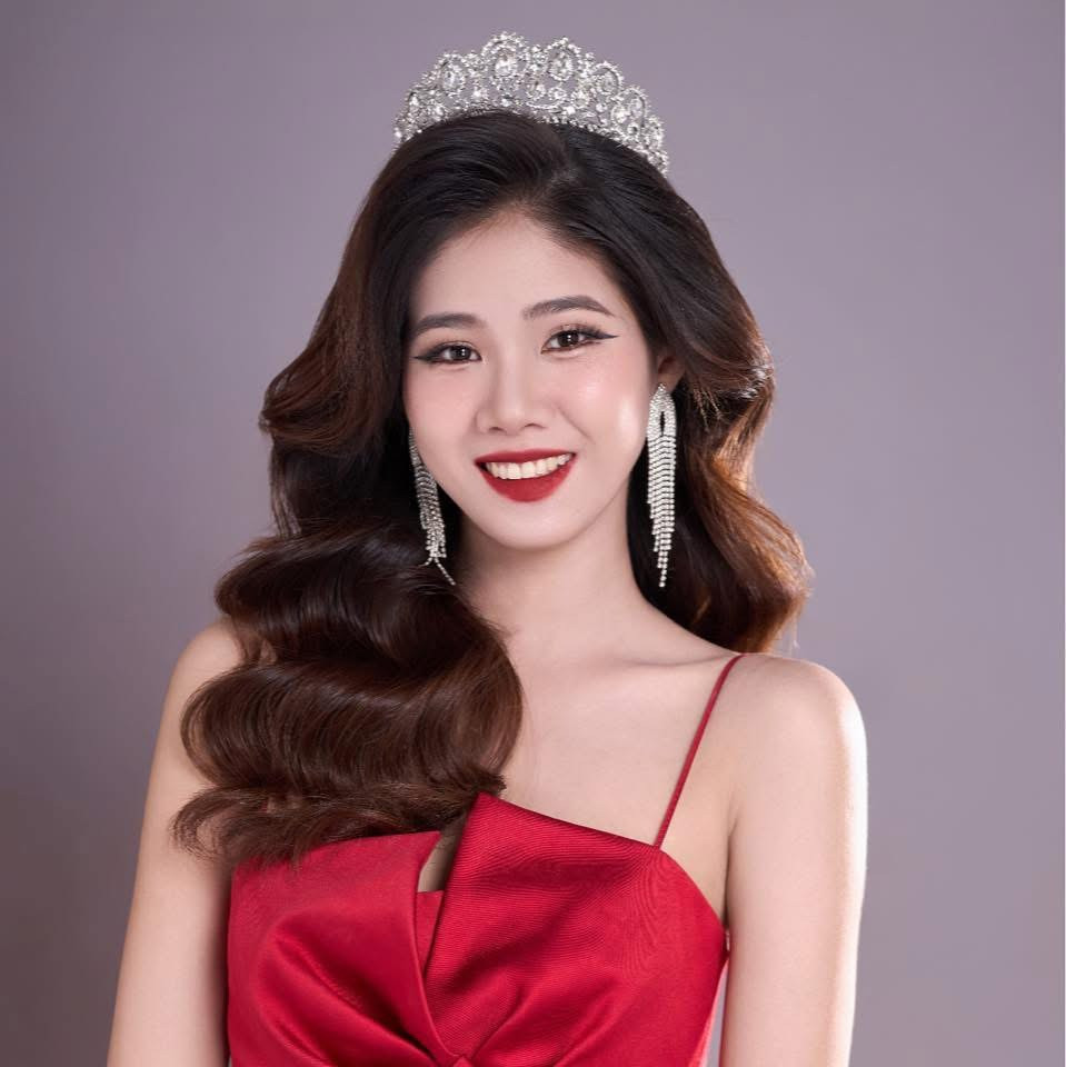 Sau cuộc thi Sinh Viên Y Dược Hải Phòng Thanh Lịch, Phương Anh trở nên tự tin hơn, chỉn chu hơn trong ngoại hình. Sau cuộc thi Sinh Viên Y Dược Hải Phòng Thanh Lịch, Phương Anh trở nên tự tin hơn, chỉn chu hơn trong ngoại hình.