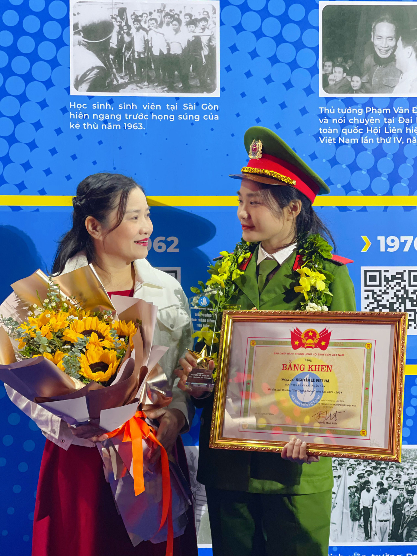 Gia đình là điểm tựa vững chắc, tiếp thêm cho Việt Hà sức mạnh, niềm tin và động lực để không ngừng vươn lên, chinh phục những mục tiêu lớn trong học tập và cuộc sống. Gia đình là điểm tựa vững chắc, tiếp thêm cho Việt Hà sức mạnh, niềm tin và động lực để không ngừng vươn lên, chinh phục những mục tiêu lớn trong học tập và cuộc sống.