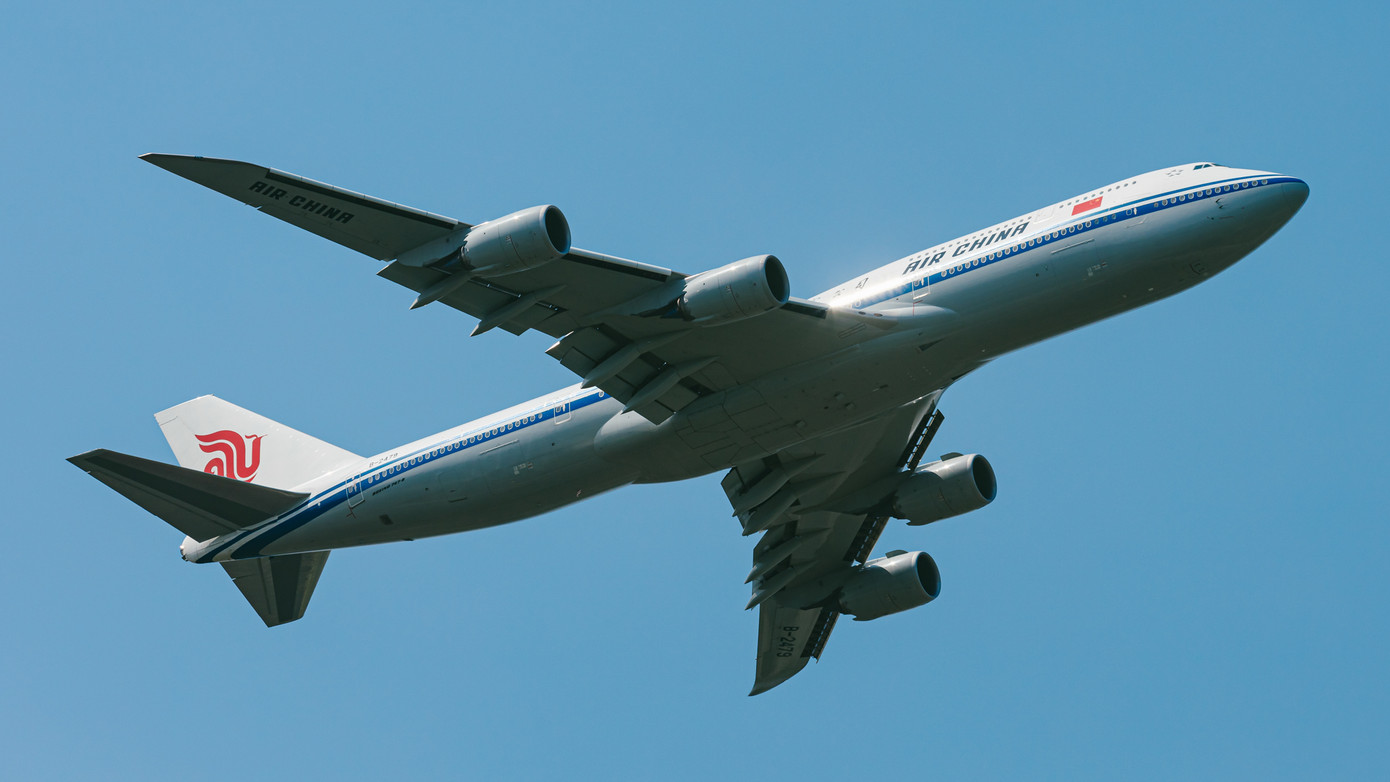 Bên cạnh đó, kiến thức về các loại máy bay và ngành hàng không cũng vô cùng quan trọng. Đơn giản như khi chụp máy bay cất hoặc hạ cánh, người chụp cần hiểu rõ chức năng của các bộ phận như cánh lái, cánh tà, hay đuôi đứng để có thể bắt được những khoảnh khắc đắt giá." - Khuê giải thích.