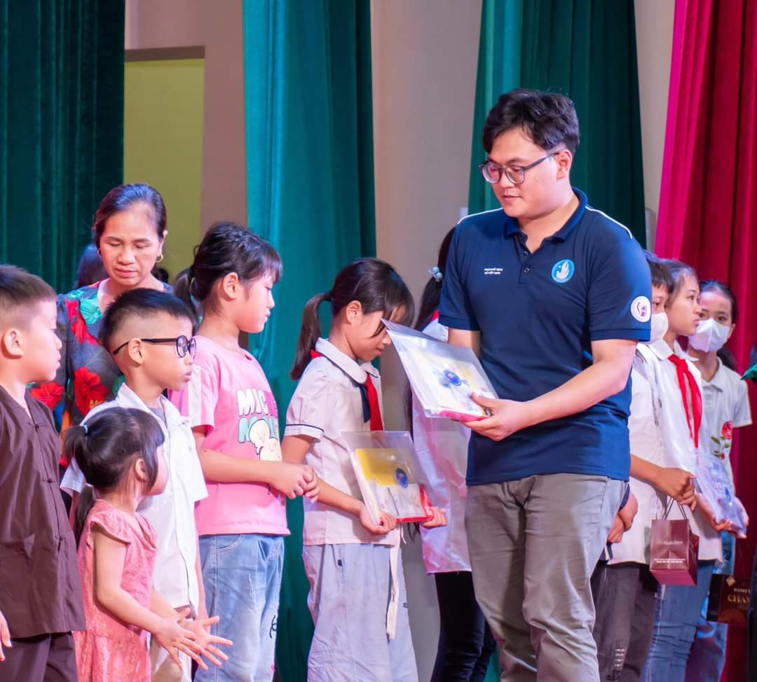 Việt Anh năng nổ, hăng hái trong các hoạt động thiện nguyện vì cộng đồng