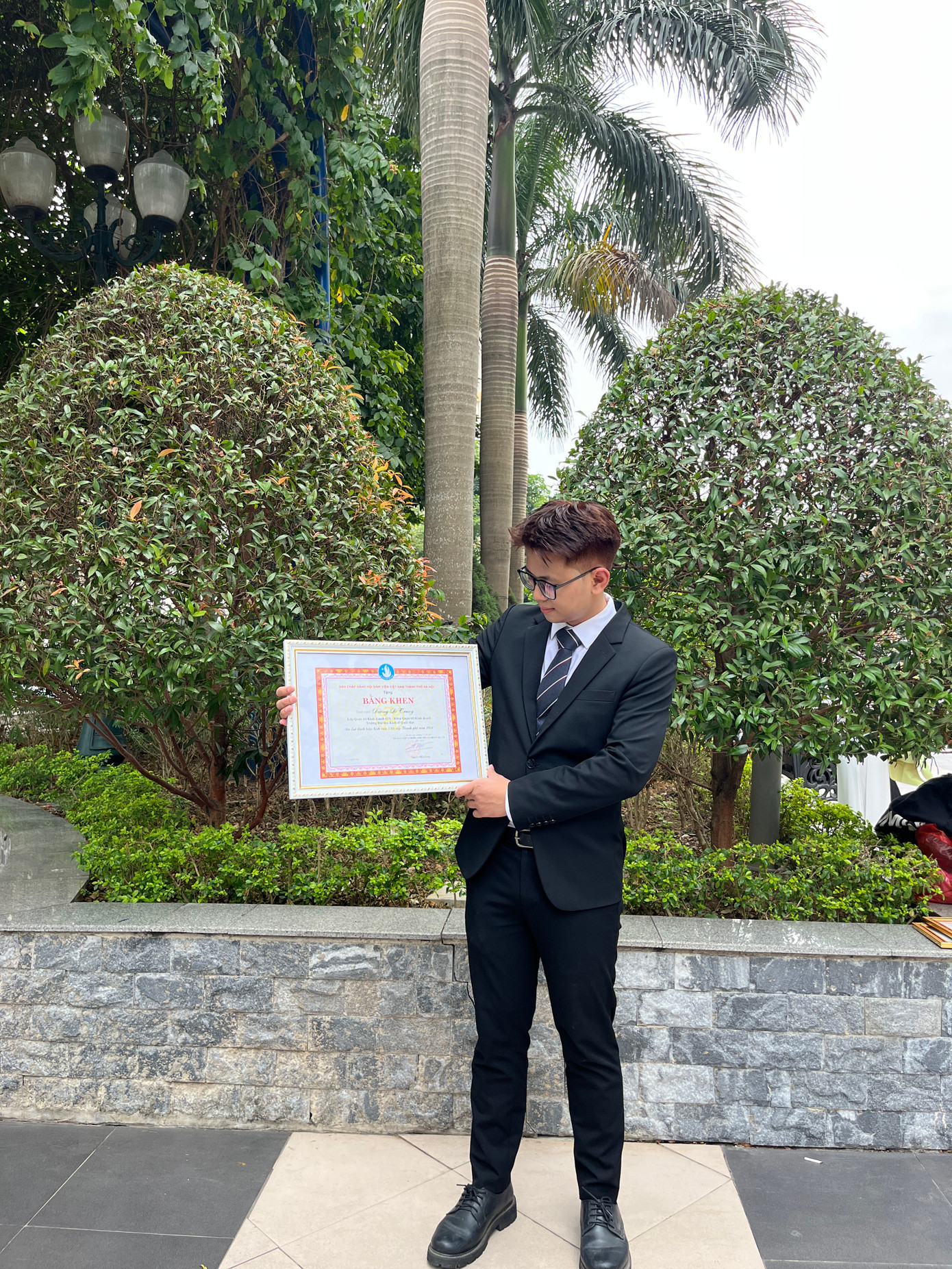 Dương Lê Trung với bản lĩnh tuổi trẻ chinh phục những thành tựu ấn tượng. Dương Lê Trung với bản lĩnh tuổi trẻ chinh phục những thành tựu ấn tượng.