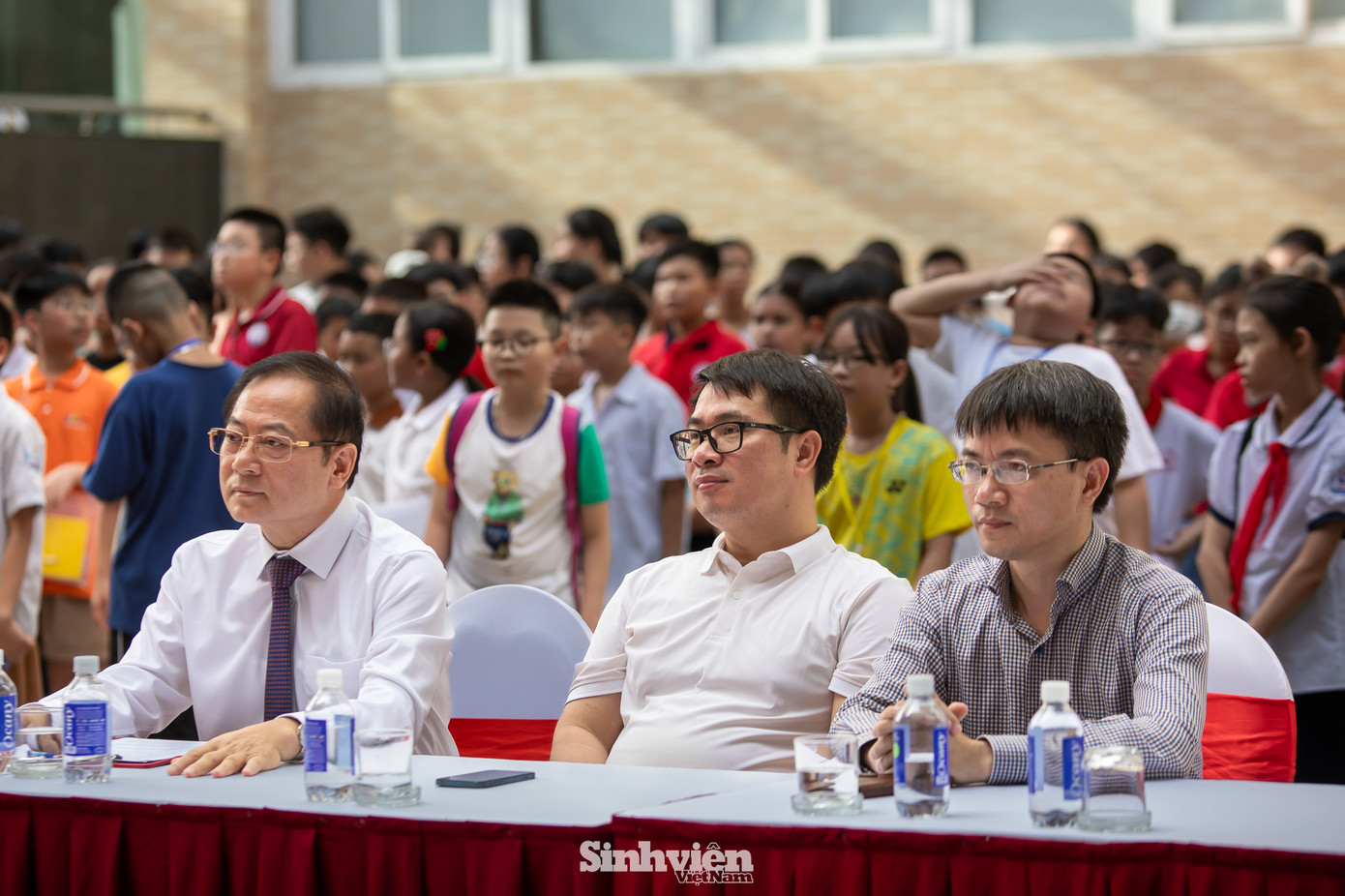 Lễ khai mạc diễn ra trang trọng với sự tham dự của nhà báo Lê Xuân Sơn, nguyên Tổng Biên tập Báo Tiền Phong, Đồng trưởng Ban Tổ chức; ông Nguyễn Văn Hải - Phó Tổng Giám đốc Công ty Cổ phần Tiền Phong; ông Đặng Minh Tuấn - Phó Trưởng Ban Tổ chức; PGS. TS. Vũ Duy Hải - Đại học Bách khoa Hà Nội; nhà báo Nguyễn Tuấn Anh - Trưởng Ban Sinh viên - Hoa học trò Báo Tiền Phong; nhà báo Nguyễn Hồ Hưng - Phó Trưởng Ban Sinh viên - Hoa học trò Báo Tiền Phong...cùng đông đảo phụ huynh thí sinh.