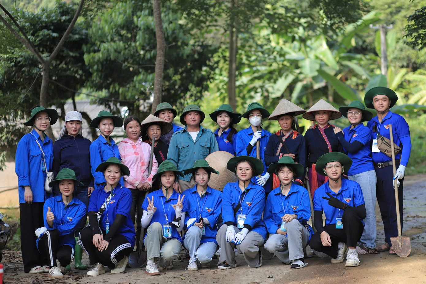 Sinh viên Học viện với hoạt động tình nguyện. Sinh viên Học viện với hoạt động tình nguyện.