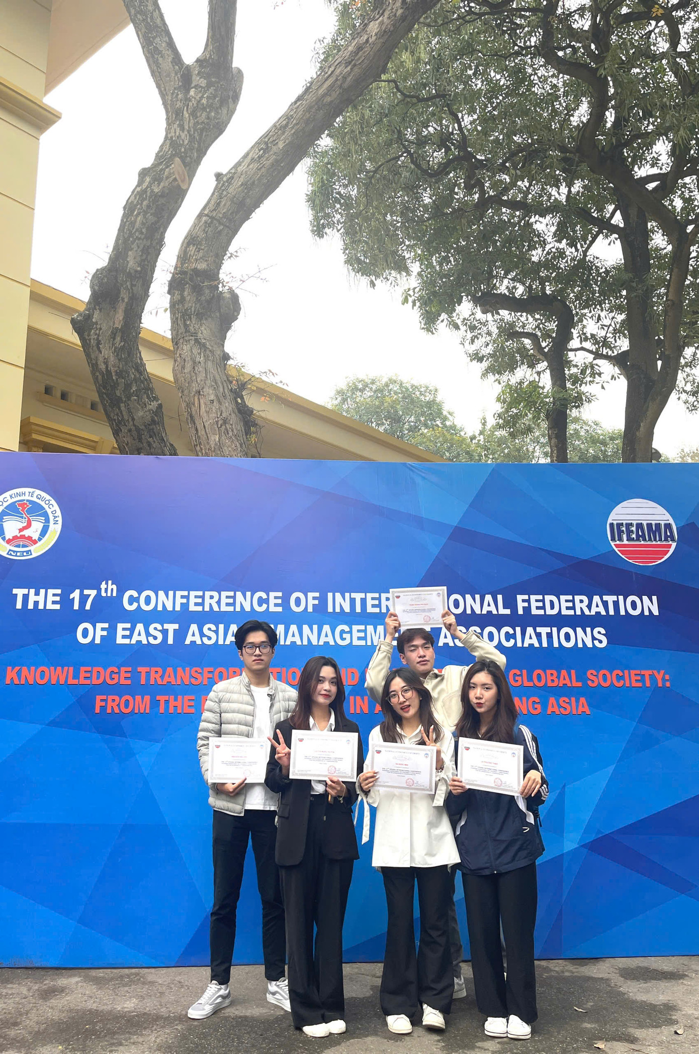 Ngọc Mai (ở giữa, hàng đầu) tham gia phản biện tại Hội thảo khoa học quốc tế IFEAMA lần thứ 17.