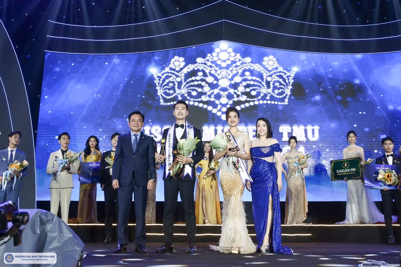 Những bước đi đầu tiên trên đôi giày cao gót, cùng đam mê và sự kiên trì đã giúp cô gái trẻ mở ra chương mới trong hành trình của mình.
