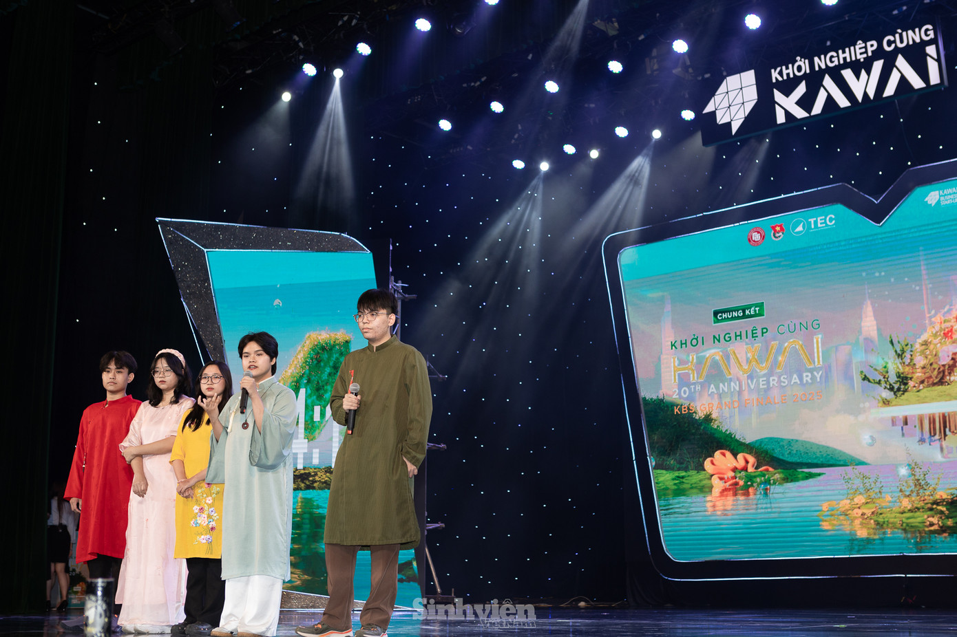 Đêm chung kết đã diễn ra đầy kịch tính qua 03 vòng thi đầy thử thách. Top 05 đội thi lần lượt trình bày mô hình kinh doanh ở vòng "Startup Showcase", trước khi Top 03 bước vào phần phản biện trực tiếp đầy căng thẳng trong vòng "Critical Questioning". Vòng thi cuối cùng và cũng là điểm nhấn của năm nay, "Crisis Management", đã yêu cầu 03 đội xuất sắc nhất phải giải quyết một tình huống khủng hoảng giả lập, qua đó thể hiện bản lĩnh của những nhà lãnh đạo thực thụ.