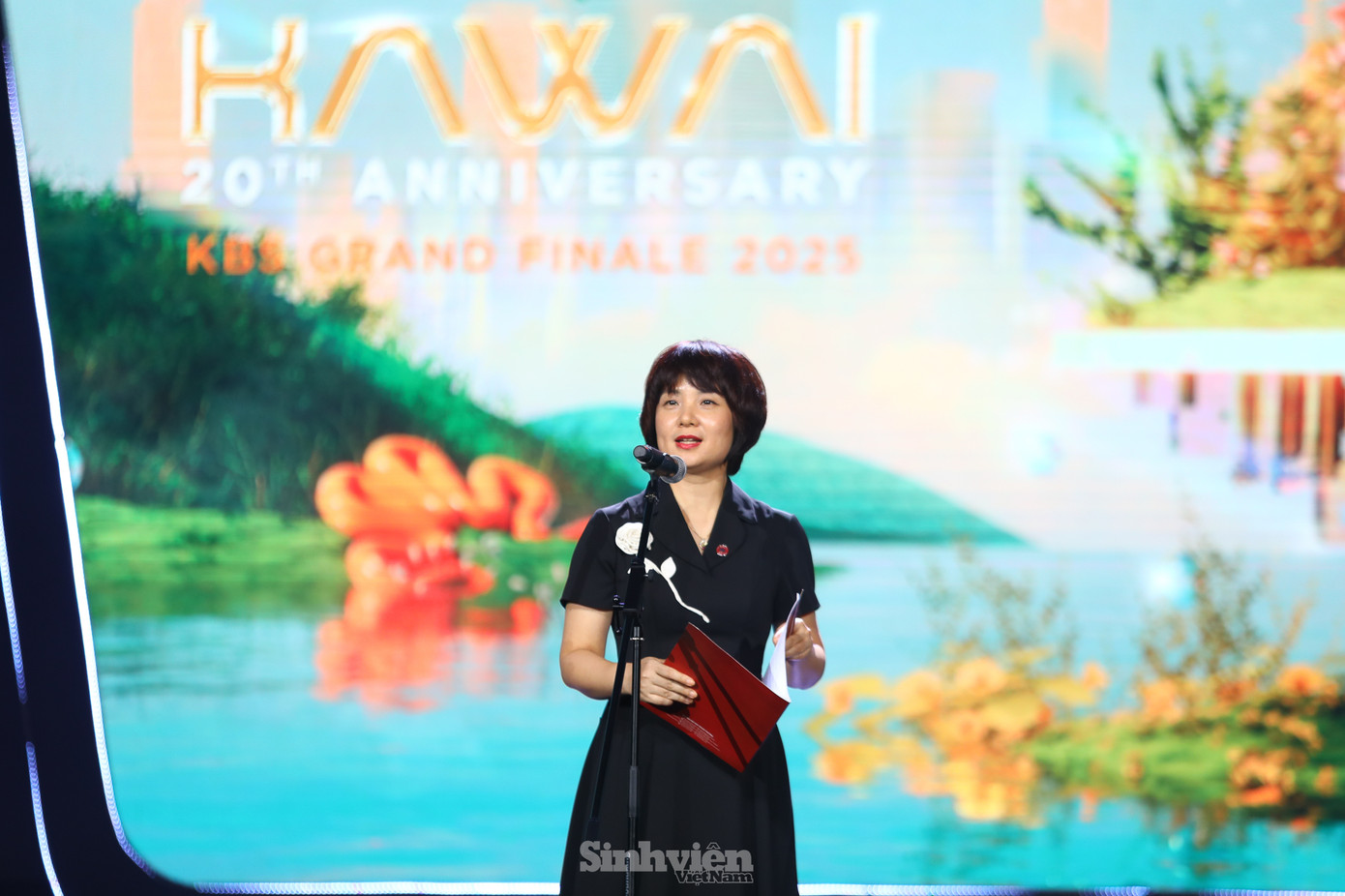 Phát biểu khai mạc, PGS. TS Phạm Thu Hương – Hiệu trưởng Trường Đại học Ngoại thương, đã ghi nhận những đóng góp to lớn của cuộc thi: “Khởi nghiệp cùng Kawai đã và đang không ngừng đổi mới để trở thành một sân chơi uy tín, nơi mọi người trẻ mang quốc tịch Việt Nam dù đang sinh sống trong nước hay ở nước ngoài đều có cơ hội nuôi dưỡng và phát triển đam mê khởi nghiệp một cách trọn vẹn và bền vững."