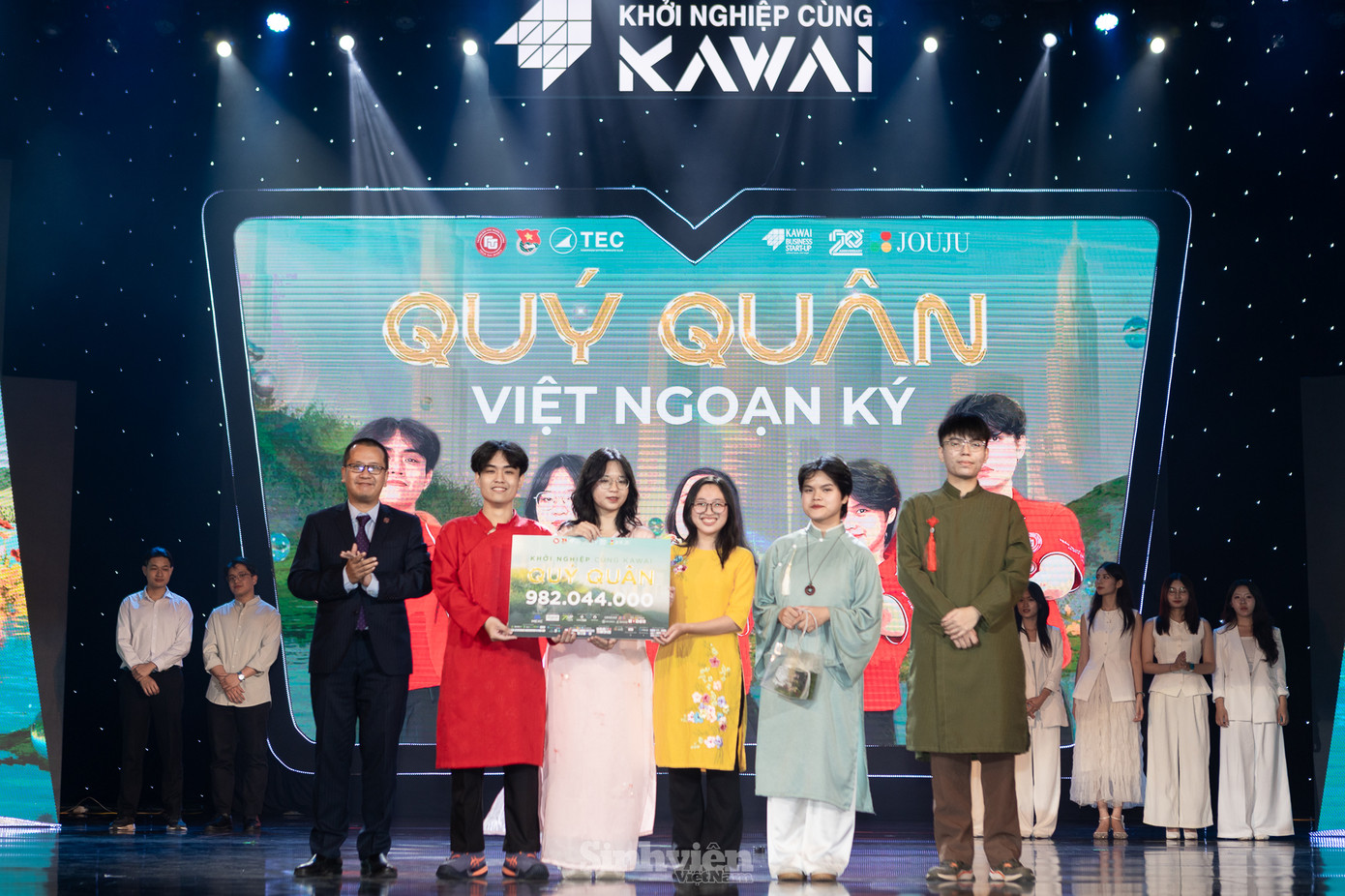 Việt Ngoạn Ký đã giành danh hiệu Quý quân cùng giải thưởng 982.044.000 đồng, được đánh giá cao bởi tư duy linh hoạt và khả năng xử lý tình huống nhanh nhạy.