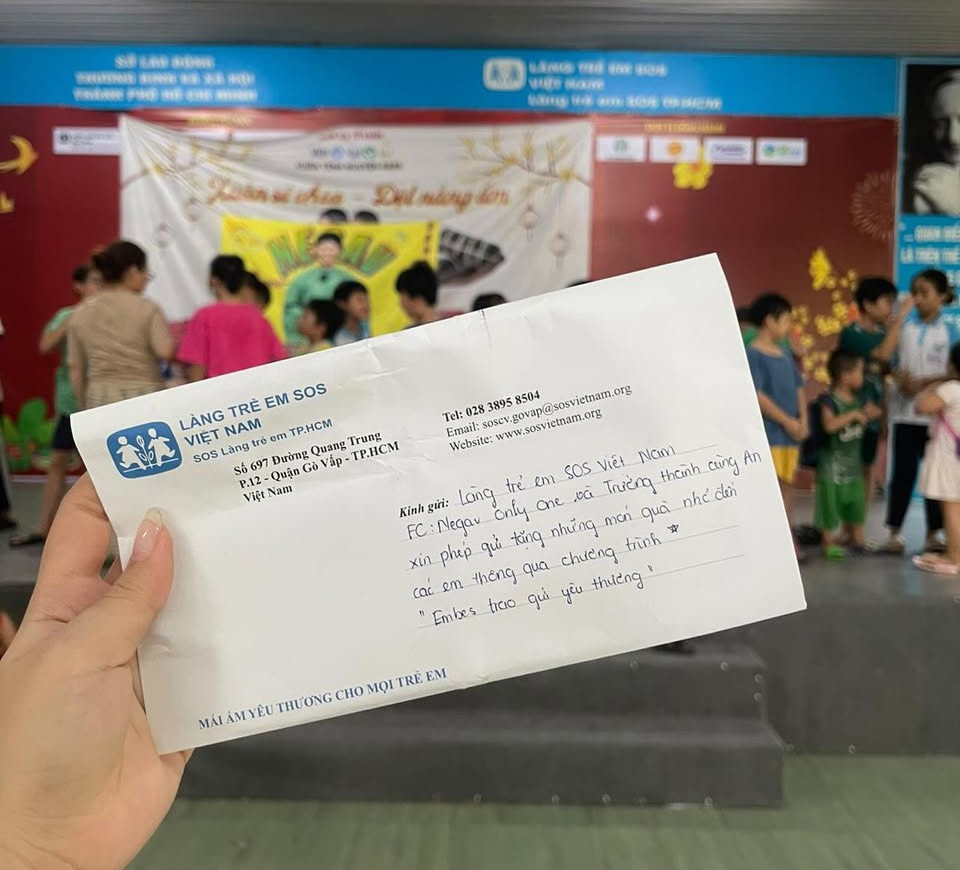 Phần quà nhỏ của người hâm mộ rapper Negav hỗ trợ học phí cho các em bé tại làng SOS Gò Vấp. Phần quà nhỏ của người hâm mộ rapper Negav hỗ trợ học phí cho các em bé tại làng SOS Gò Vấp.