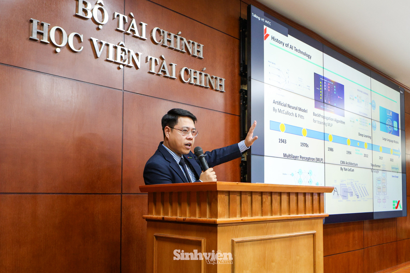 Diễn giả chính của workshop là TS. Đào Hữu Hùng, Giám đốc Trung tâm Khoa học Dữ liệu, Khối Quản trị và Phân tích Dữ liệu, Ngân hàng Việt Nam Thịnh Vượng (VPBank). Workshop Ứng dụng GenAI trong ngân hàng hiện đại là hoạt động khoa học nằm trong khuôn khổ Hội thi khoa học sinh viên toàn quốc “Olympic Kinh tế lượng và Ứng dụng” lần thứ X, năm 2025. Hội thi do Trung ương Hội Sinh viên Việt Nam, Học viện Tài chính và Viện Toán học đồng tổ chức, nhằm thúc đẩy niềm đam mê nghiên cứu khoa học trong sinh viên.