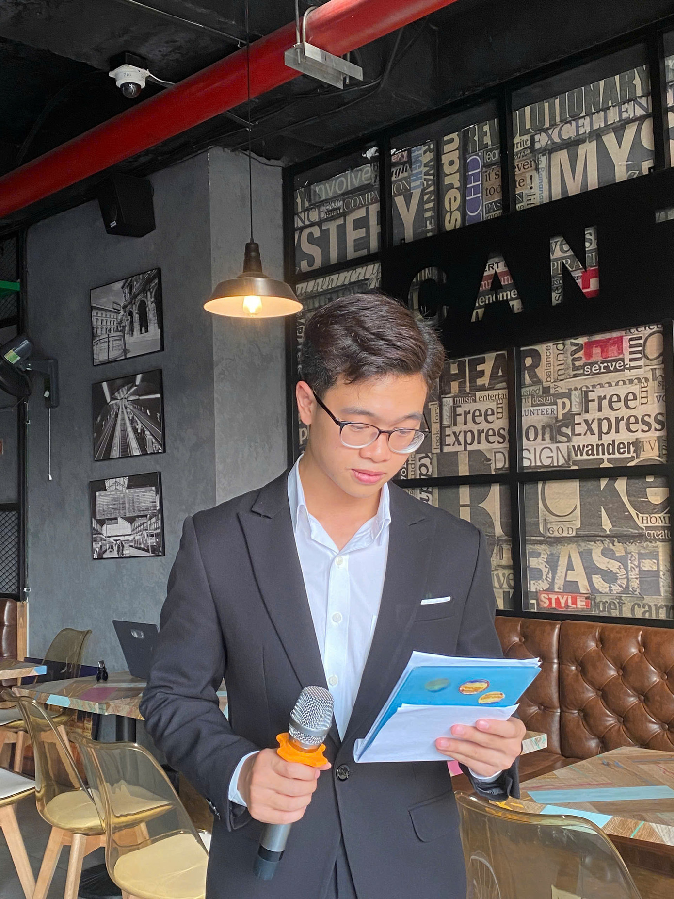 Hành trình của Hoàng Minh Tuấn là chuỗi những đêm thức trắng miệt mài và quyết tâm không ngừng, để đổi lấy những khoảnh khắc vinh quang rực rỡ. Hành trình của Hoàng Minh Tuấn là chuỗi những đêm thức trắng miệt mài và quyết tâm không ngừng, để đổi lấy những khoảnh khắc vinh quang rực rỡ.