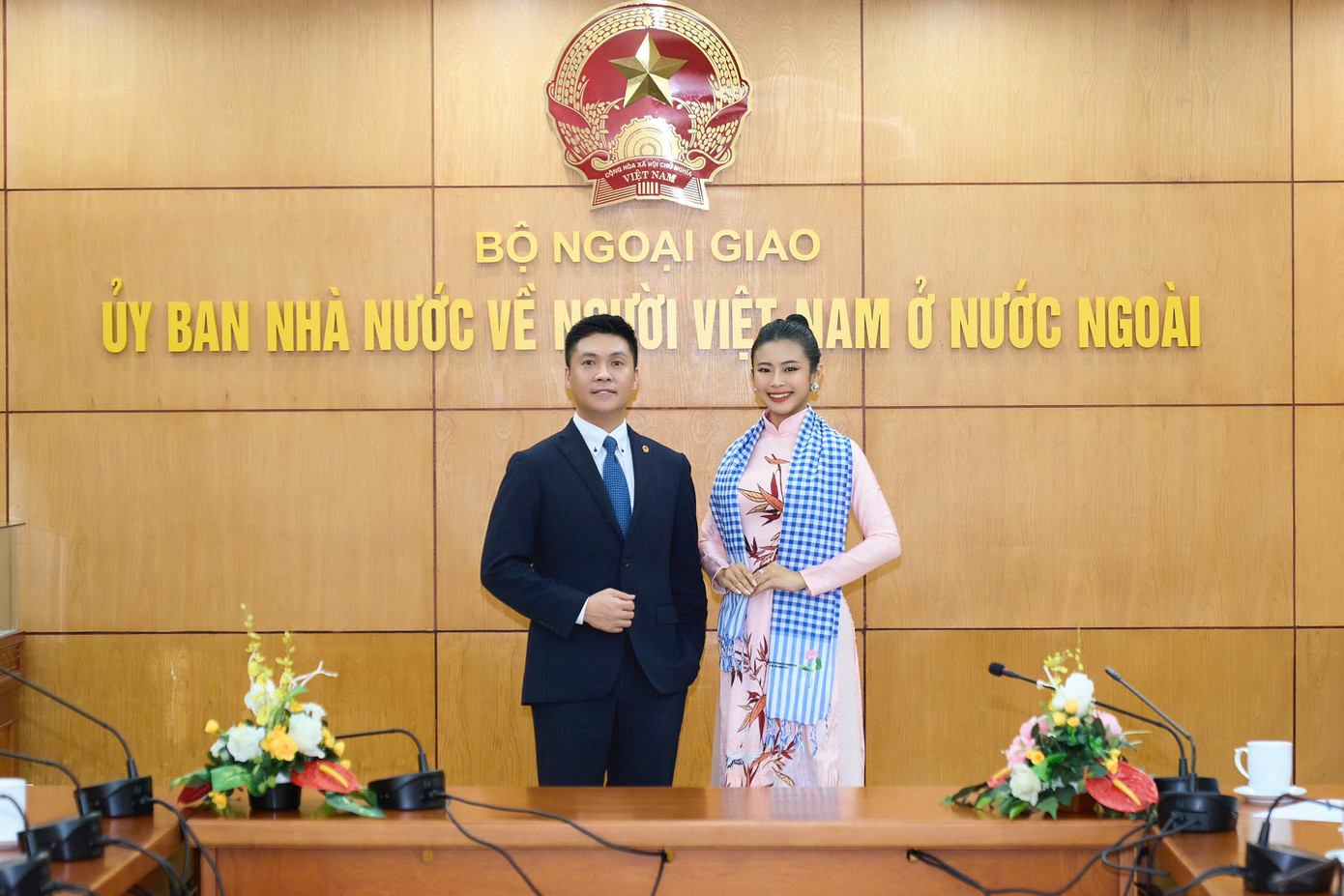 Nguyễn Trang cùng Top 25 thí sinh xuất sắc nhất của Hoa hậu Văn hóa Hữu nghị Quốc tế 2025 đã có buổi thăm và làm việc tại Ủy ban Nhà nước về Người Việt Nam ở Nước Ngoài - Bộ Ngoại giao. Nguyễn Trang cùng Top 25 thí sinh xuất sắc nhất của Hoa hậu Văn hóa Hữu nghị Quốc tế 2025 đã có buổi thăm và làm việc tại Ủy ban Nhà nước về Người Việt Nam ở Nước Ngoài - Bộ Ngoại giao.