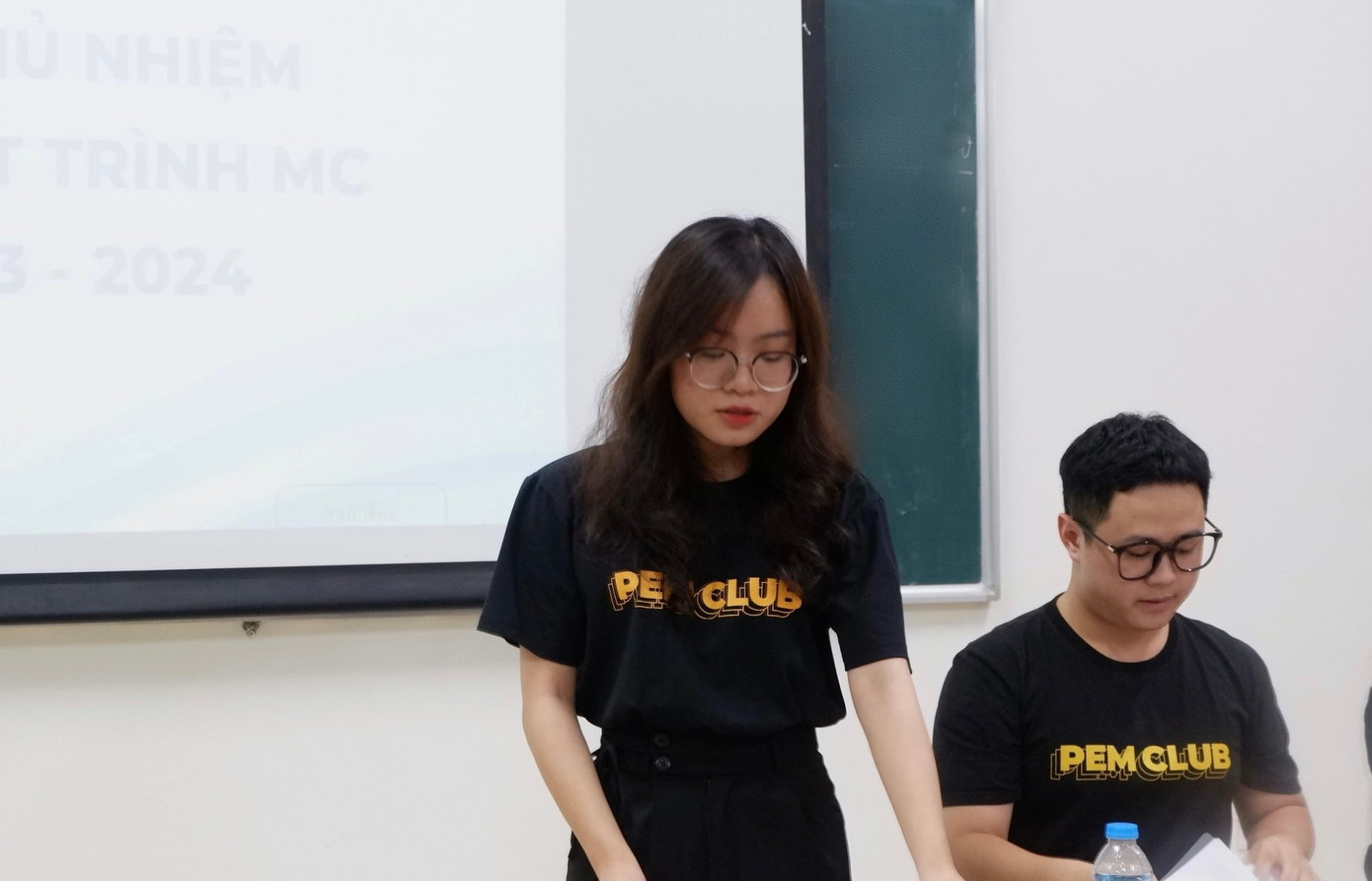 Cô gái nhỏ ngày càng tự tin và mạnh dạn hơn.