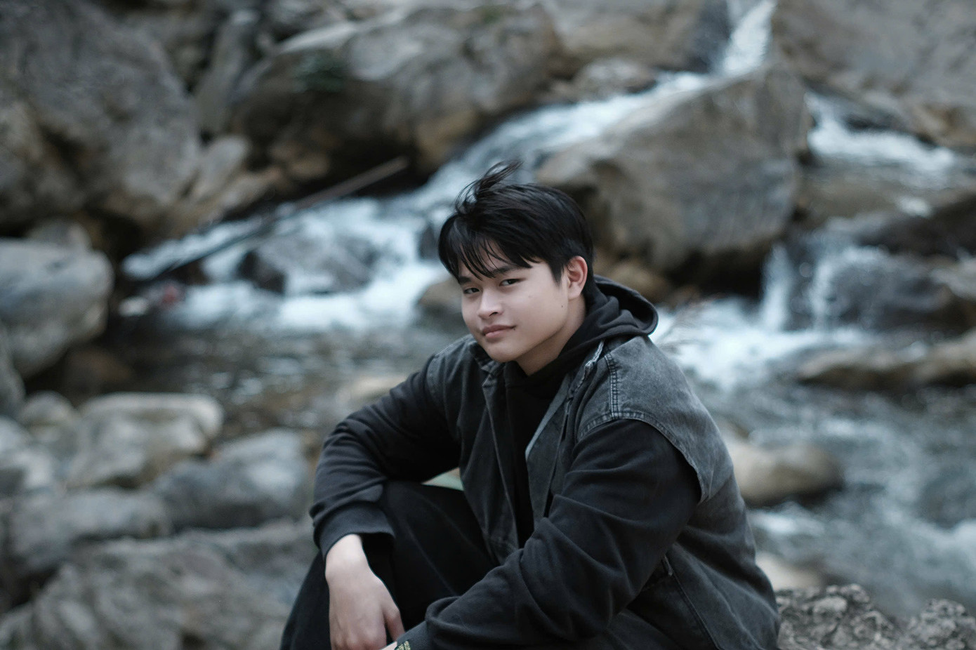 Thế Anh chọn trà đá vỉa hè làm “toạ độ chill” để tụ tập bạn bè.(Ảnh NVCC) Thế Anh chọn trà đá vỉa hè làm “toạ độ chill” để tụ tập bạn bè.(Ảnh NVCC)